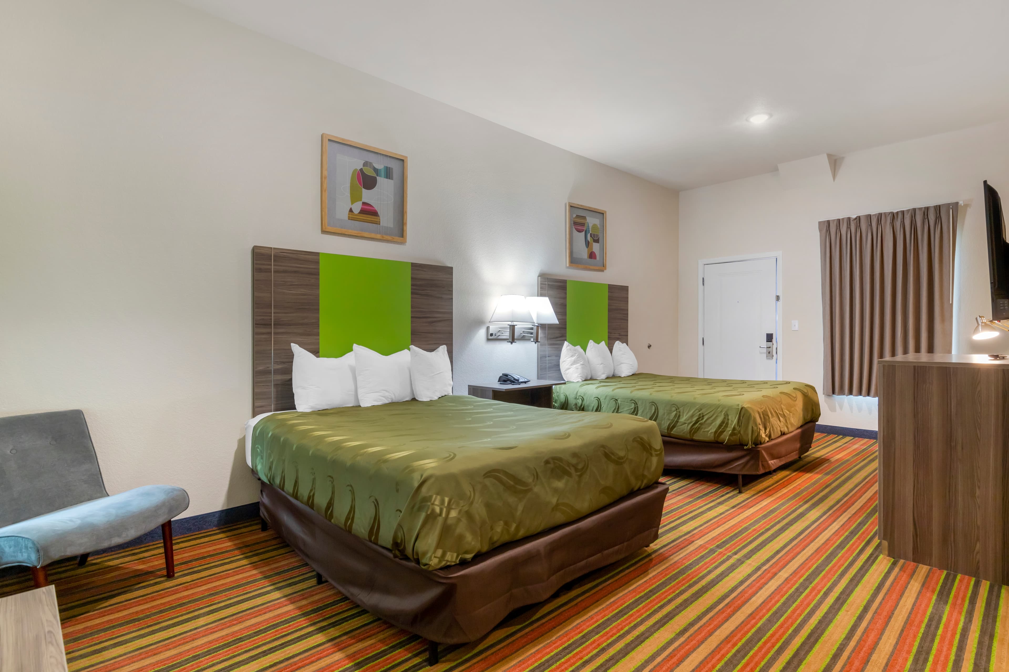 Quality Inn & Suites Elgin — 23