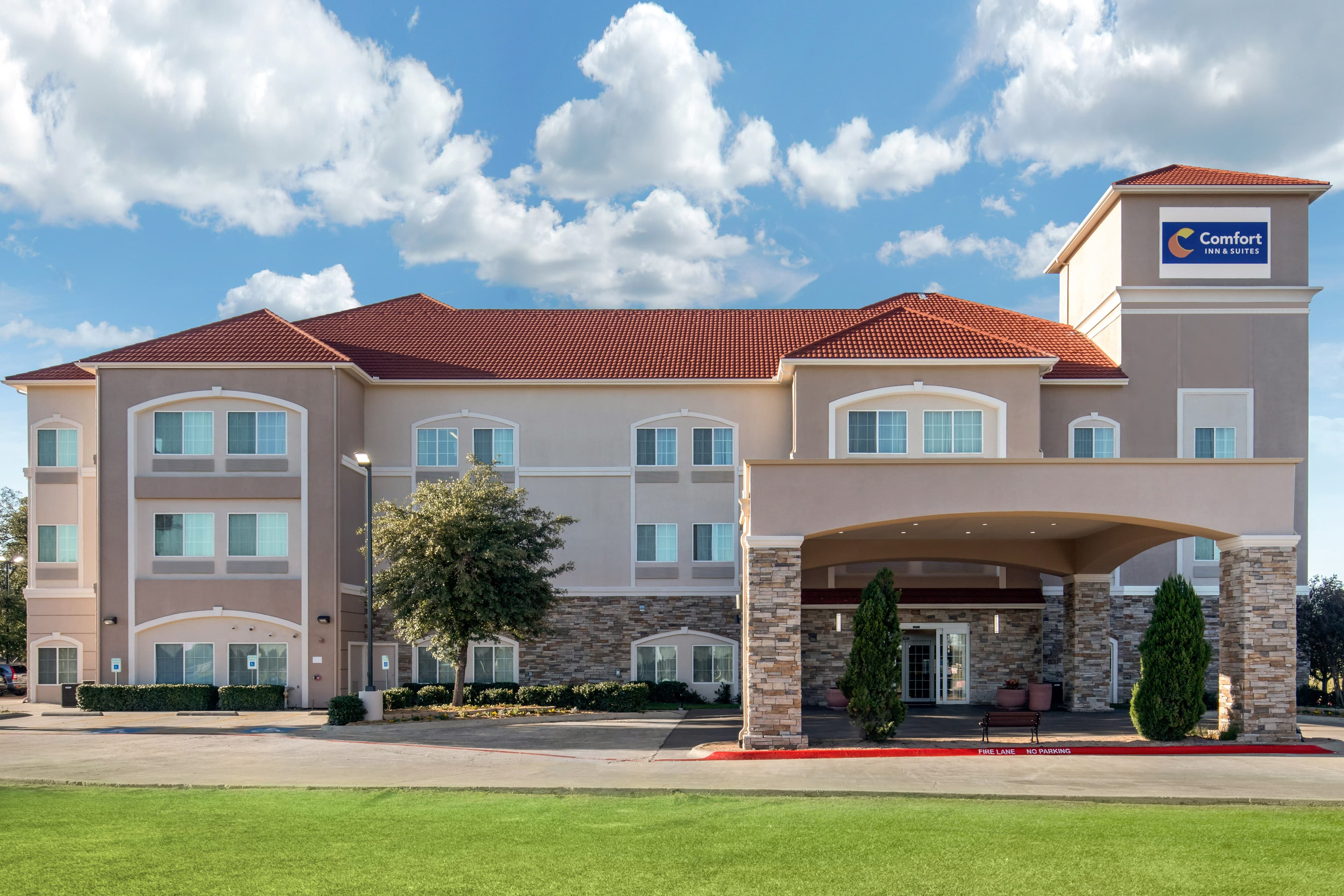 Comfort Inn & Suites Cedar Hill Duncanville - Image 1