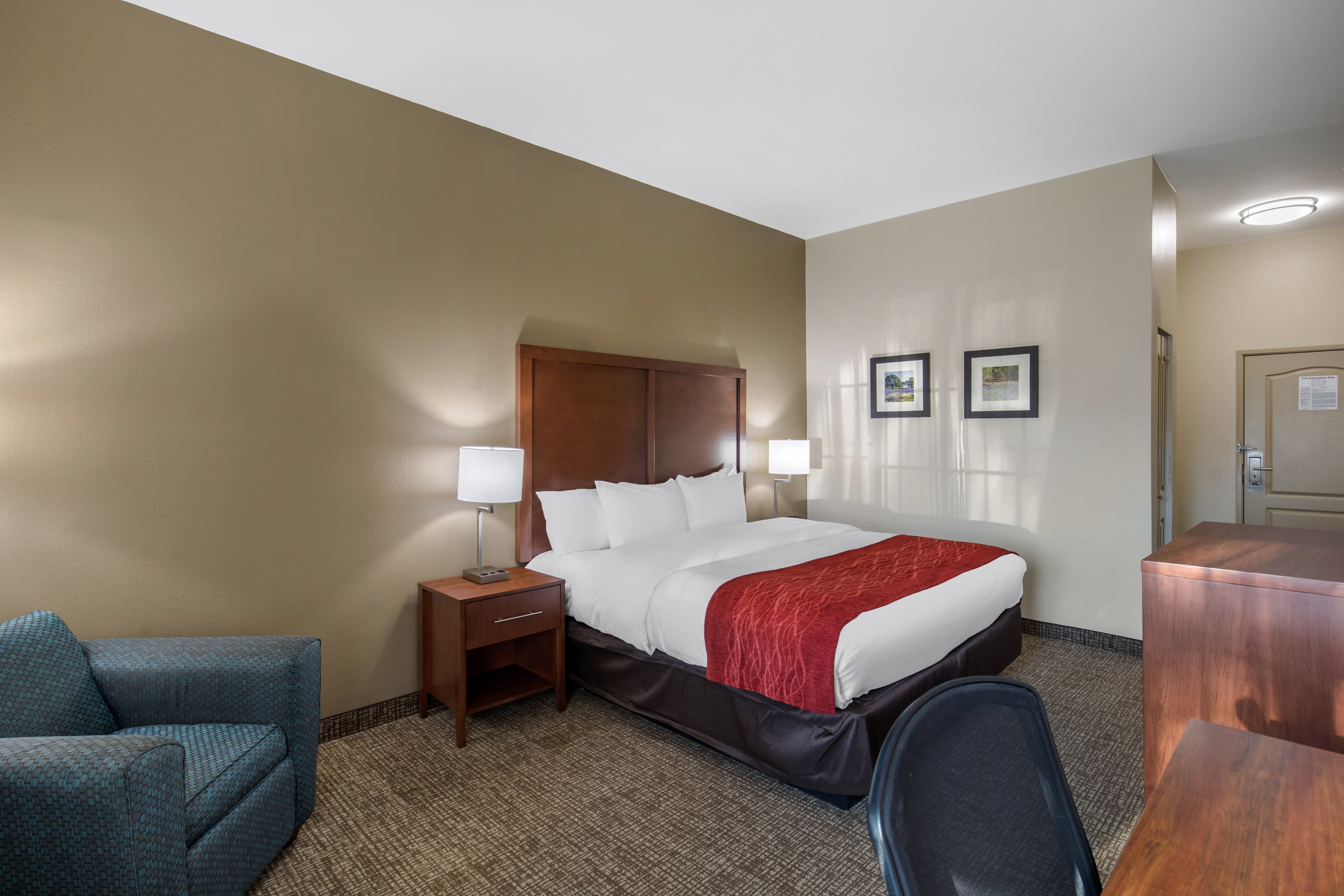 Comfort Inn & Suites Cedar Hill Duncanville - Image 4