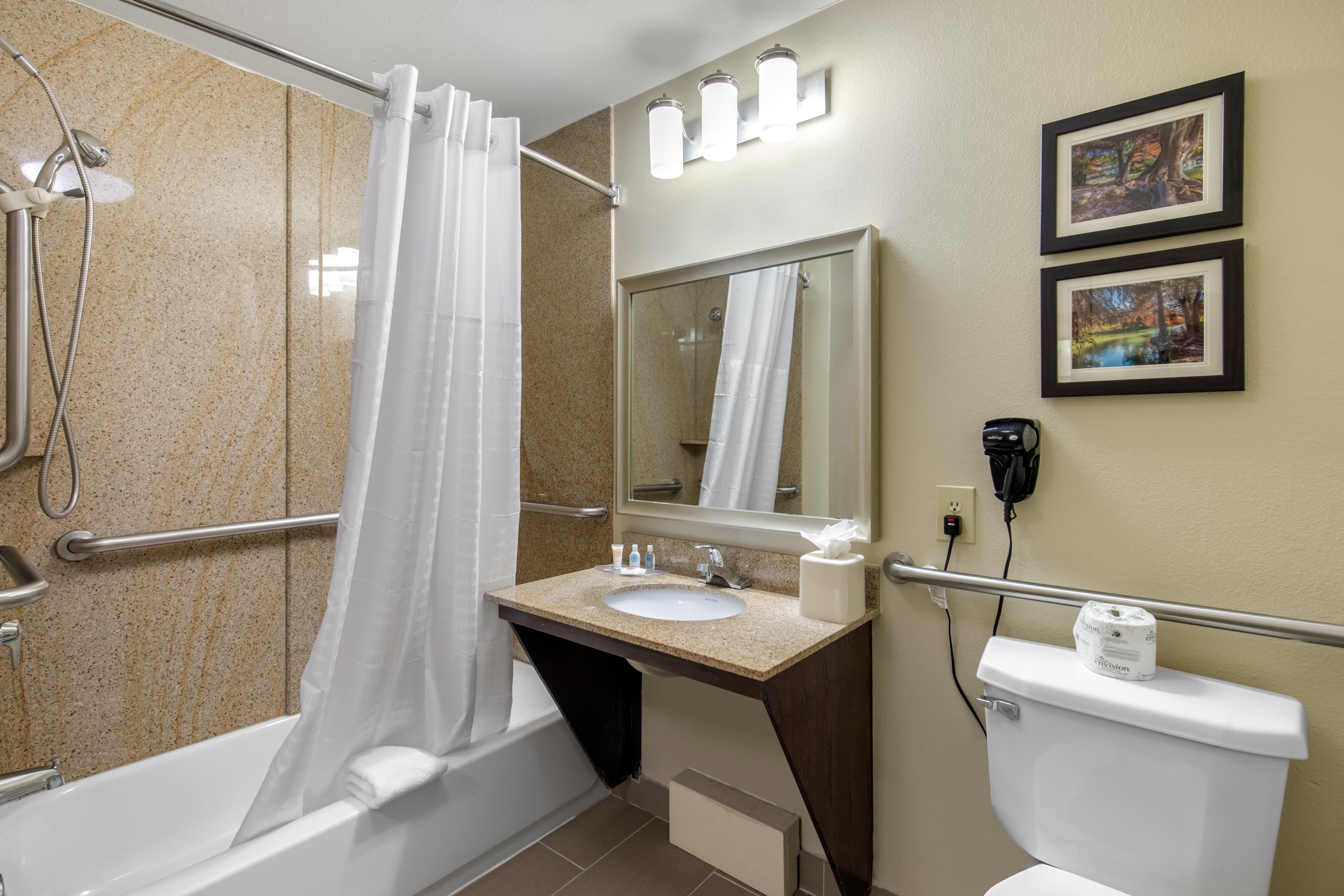 Comfort Inn & Suites Cedar Hill Duncanville — 26