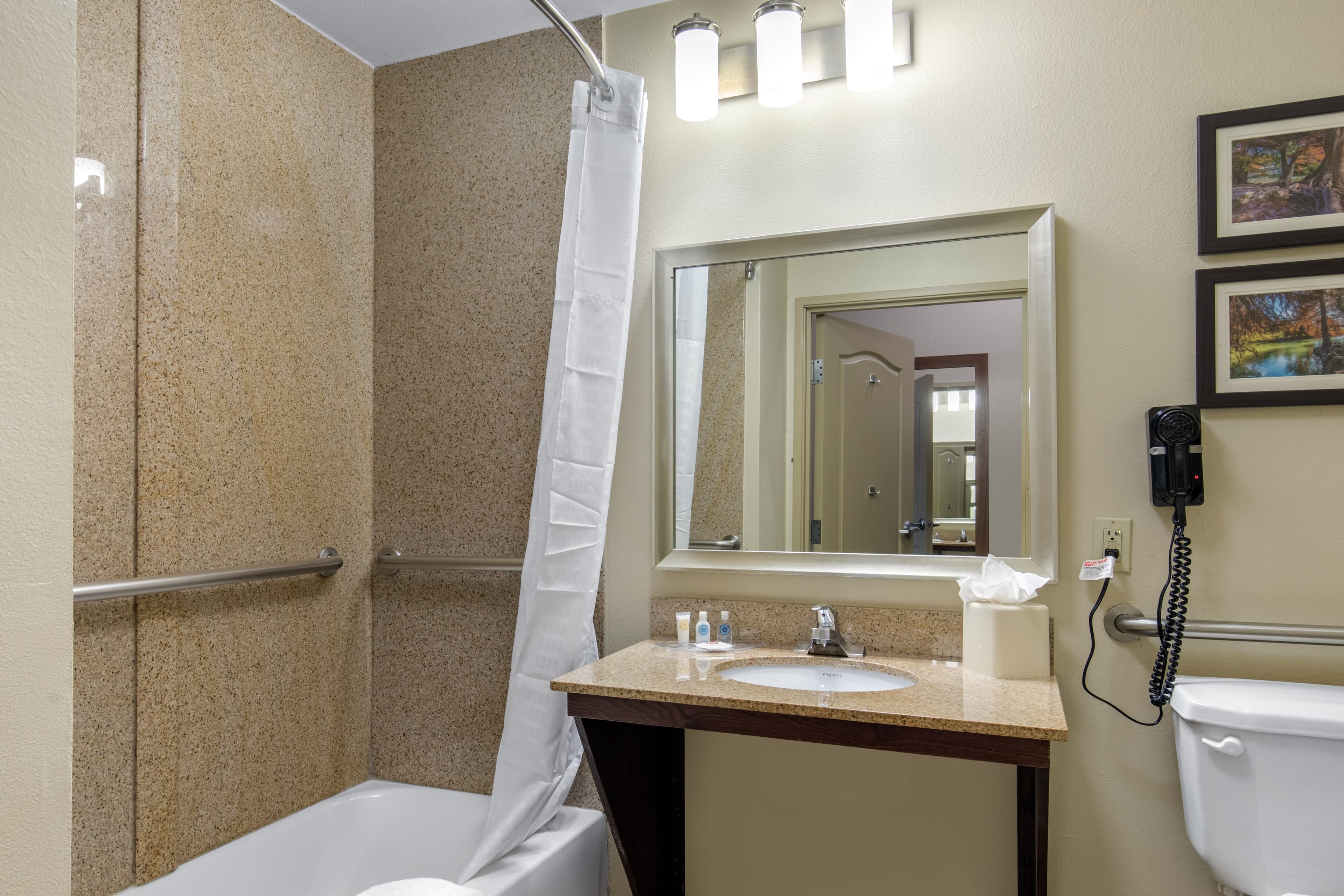 Comfort Inn & Suites Cedar Hill Duncanville — 6