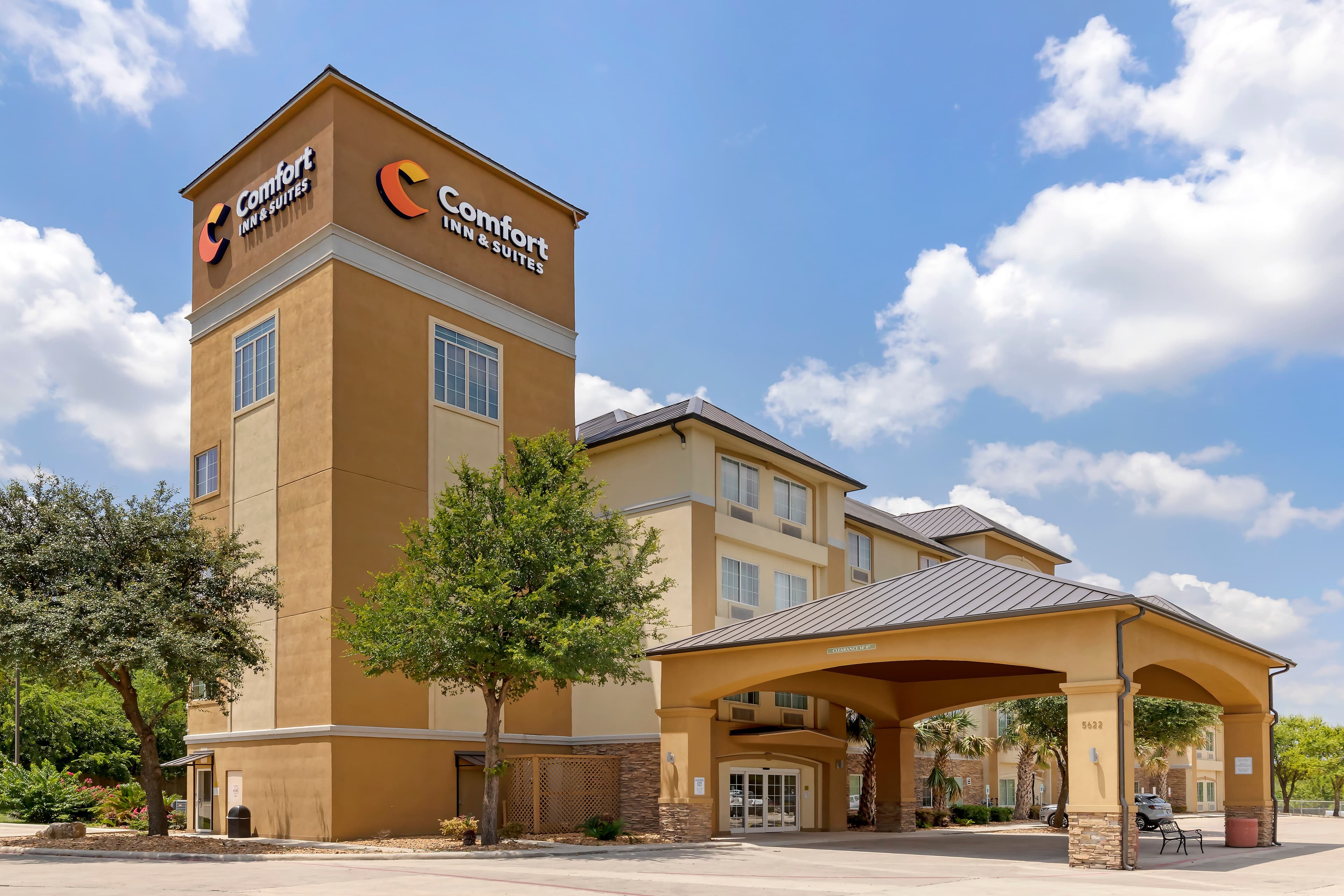 Comfort Inn & Suites Near Six Flags & Medical Center - Image 1