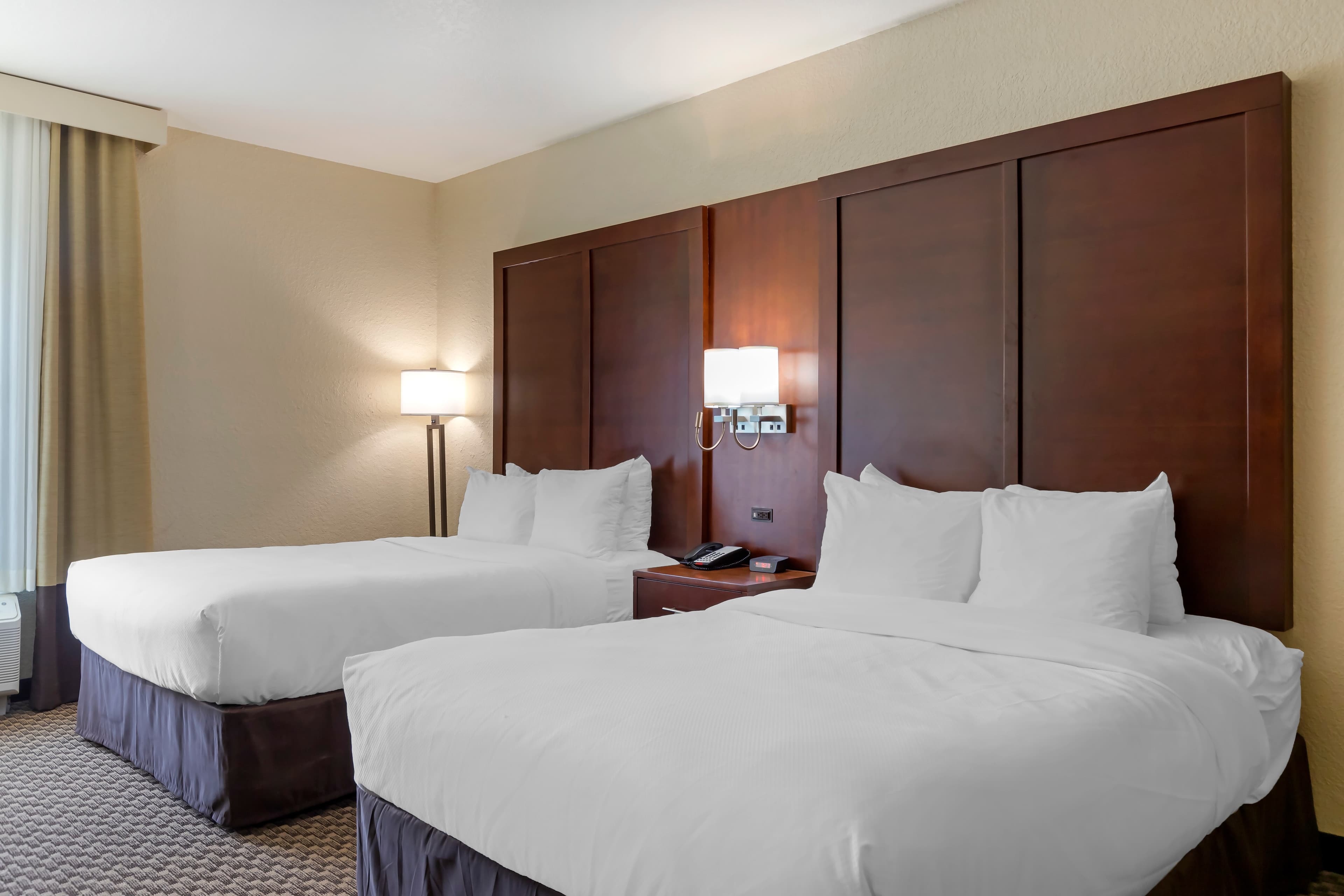 Comfort Inn & Suites Near Six Flags & Medical Center — 8