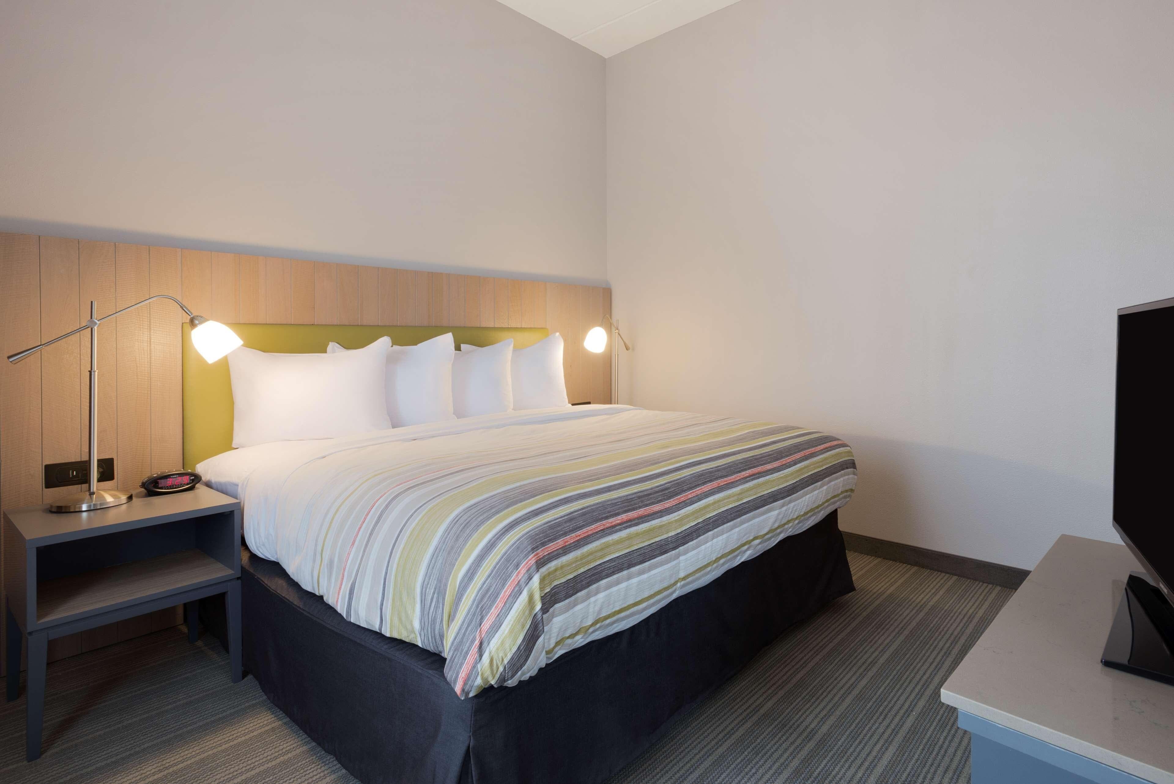 Country Inn & Suites by Radisson, Katy - Houston West - Image 2