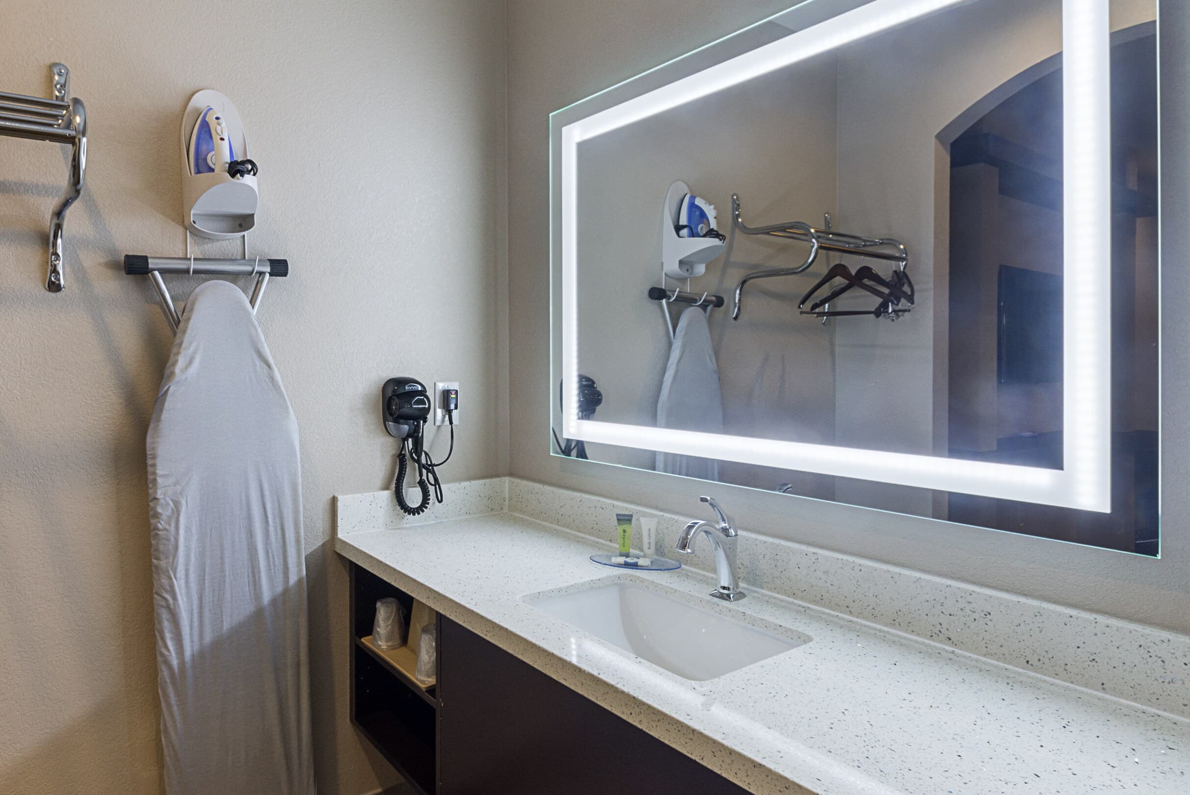 Econo Lodge Inn & Suites Houston NW-Cy-Fair — 14