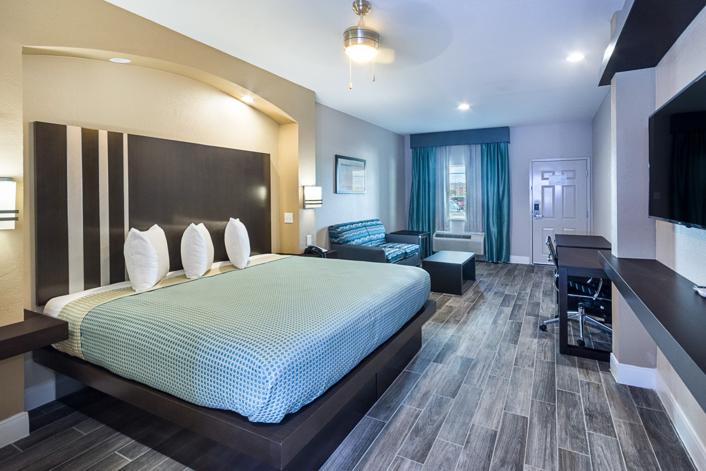 Econo Lodge Inn & Suites Houston NW-Cy-Fair — 16