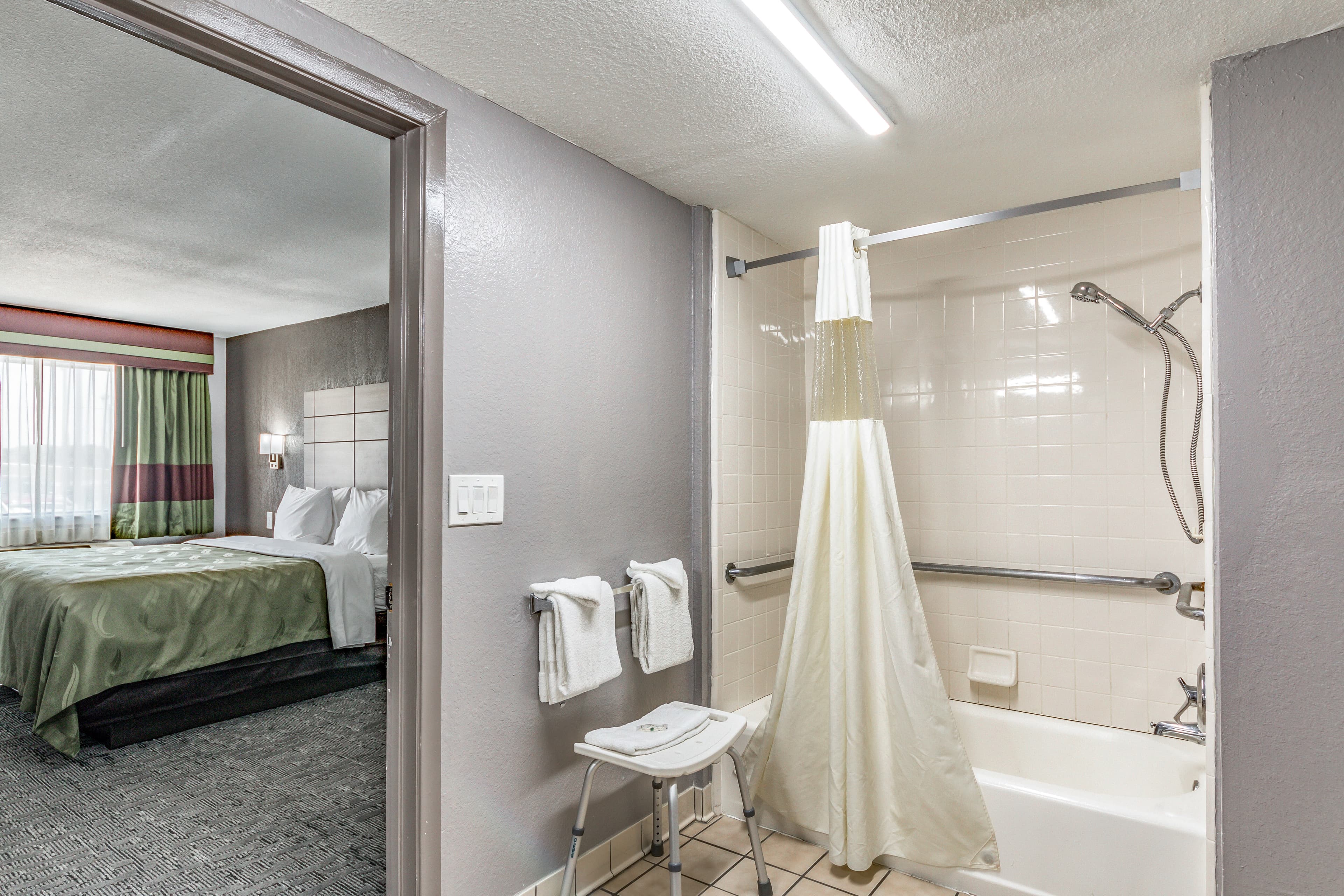 Quality Inn I-10 East near Frost Bank Center — 6