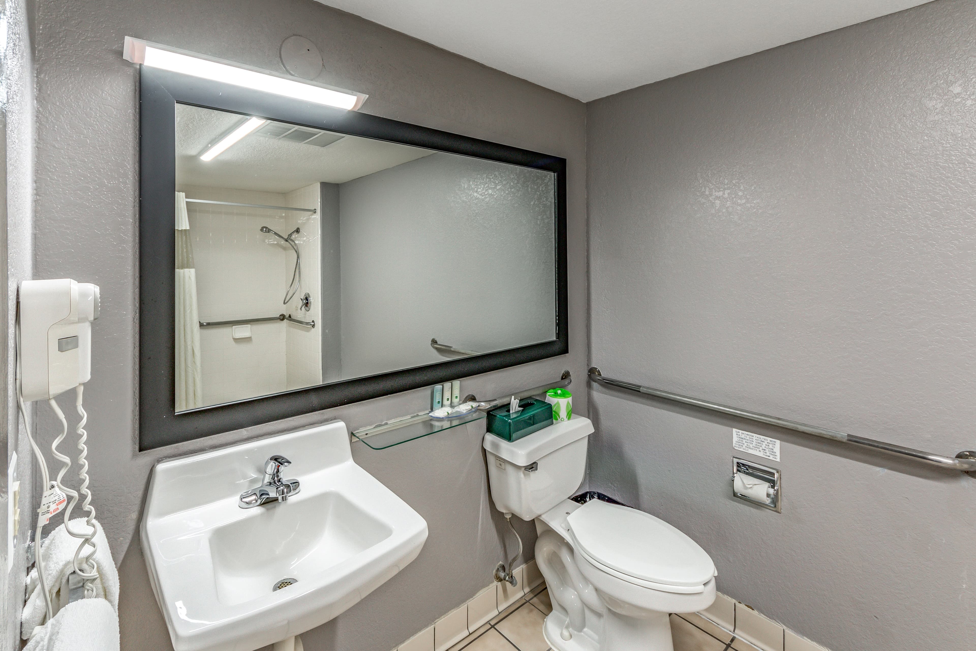 Quality Inn I-10 East near Frost Bank Center — 11