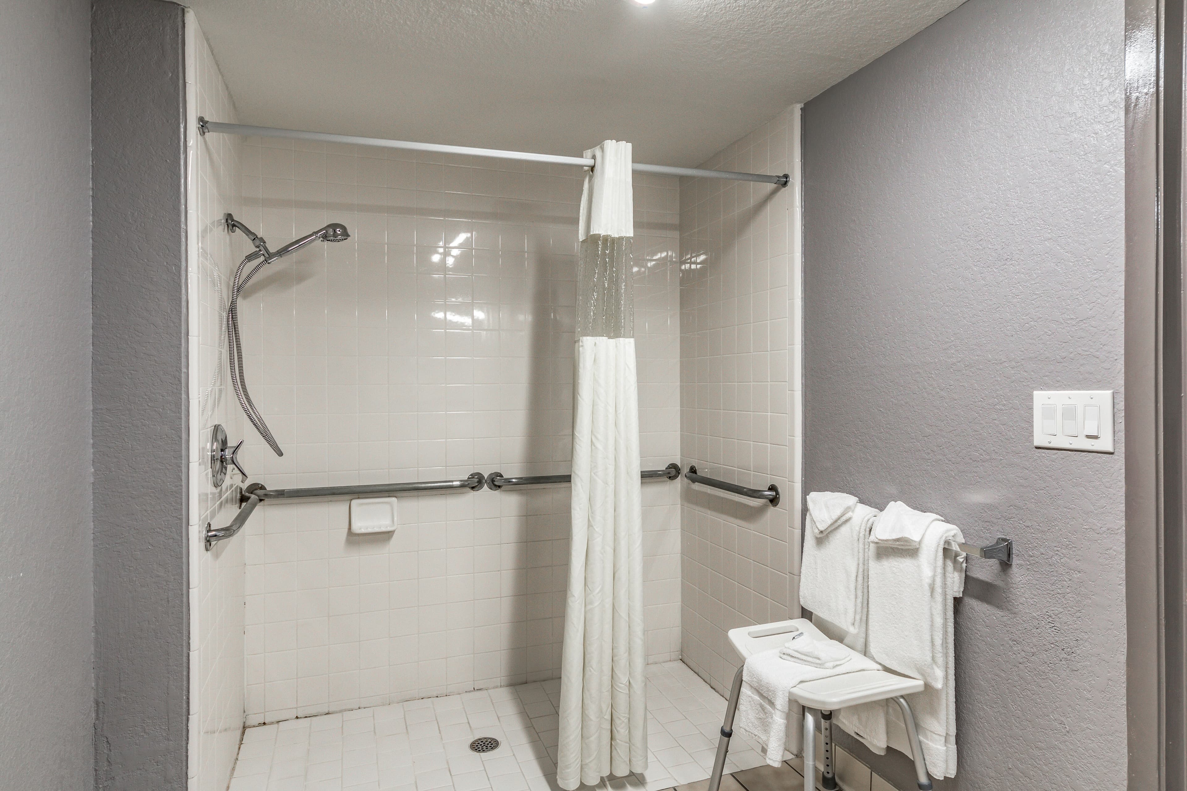 Quality Inn I-10 East near Frost Bank Center — 12