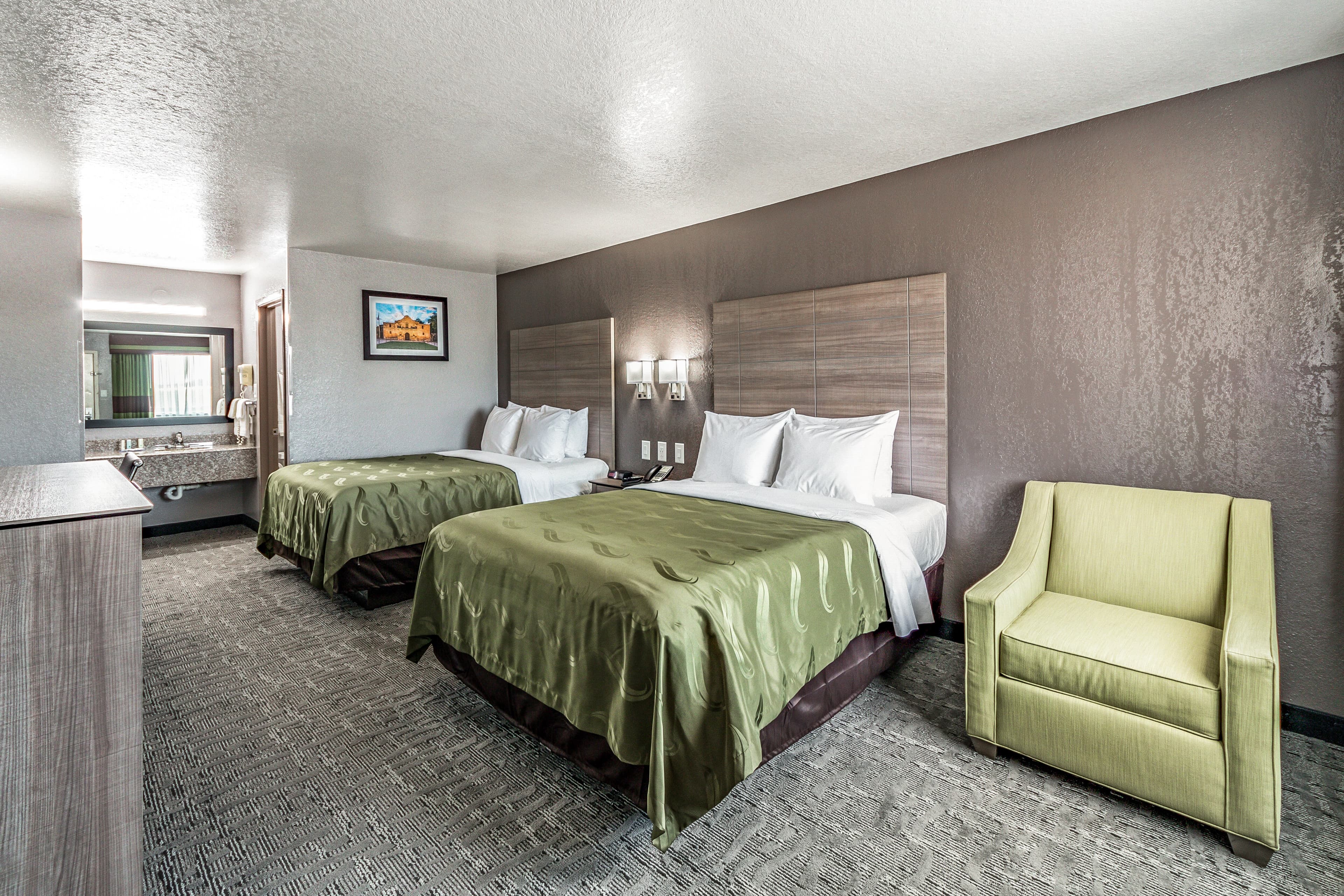 Quality Inn I-10 East near Frost Bank Center — 16