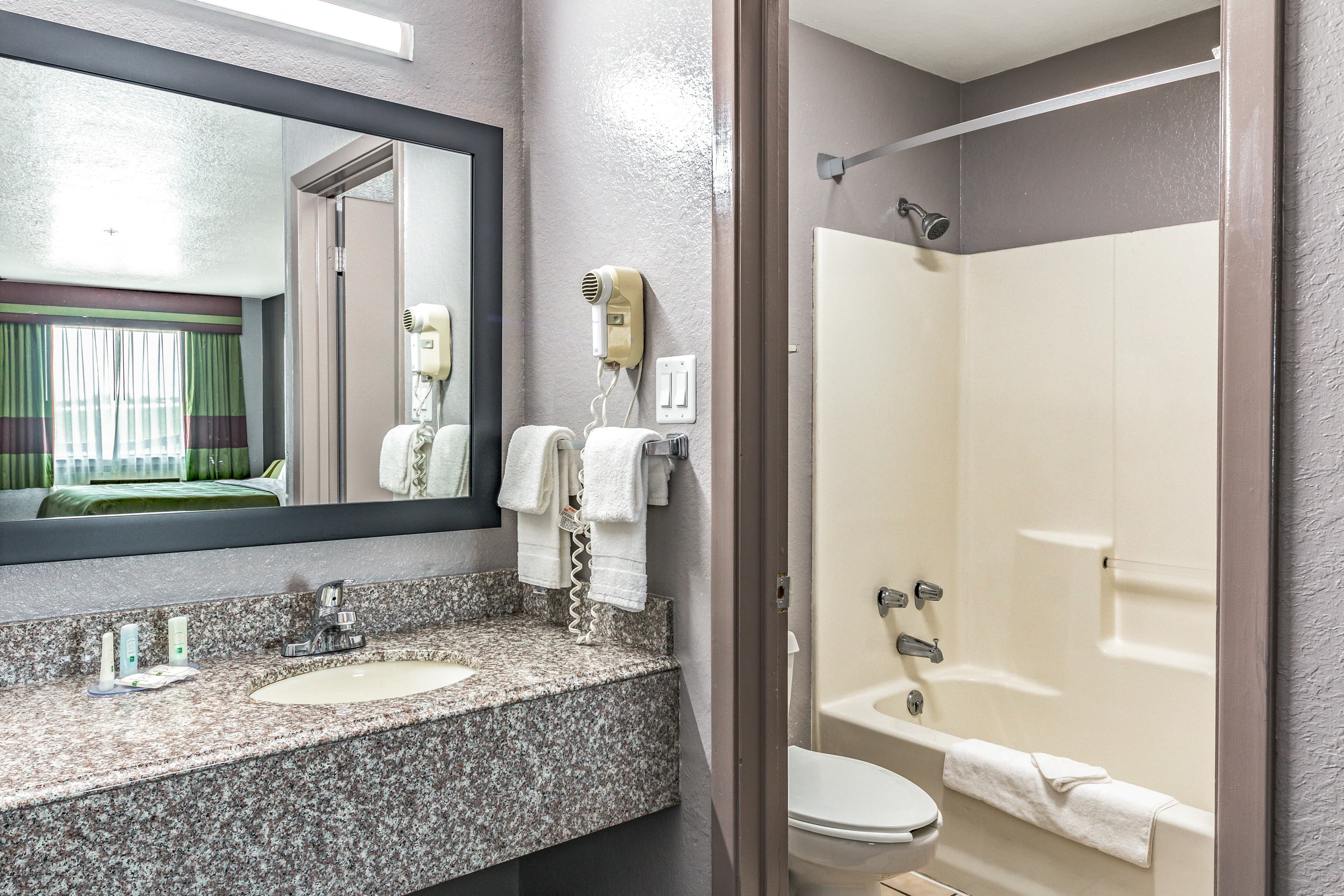 Quality Inn I-10 East near Frost Bank Center — 20