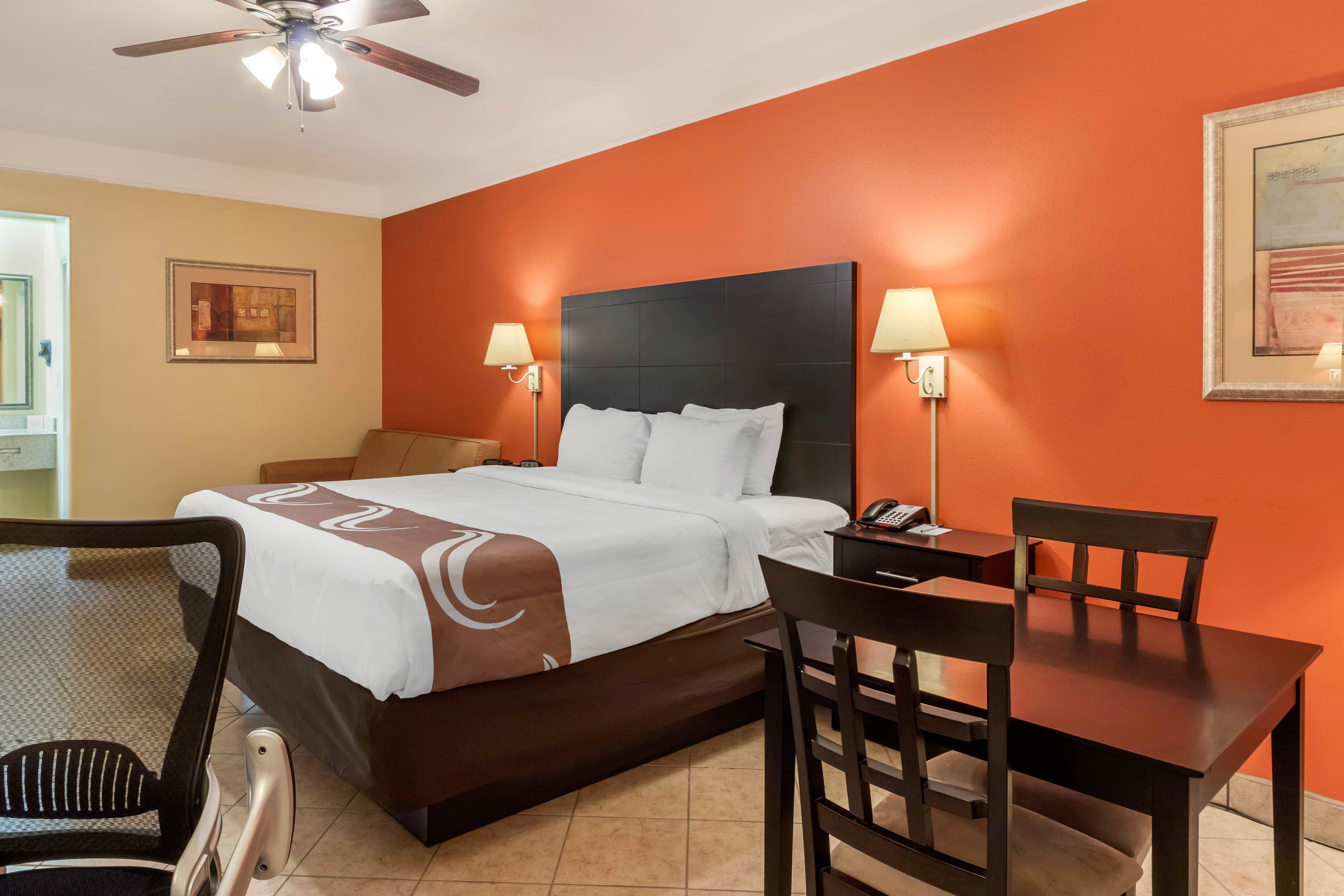 Quality Inn & Suites at The Outlets Mercedes/Weslaco - Image 3