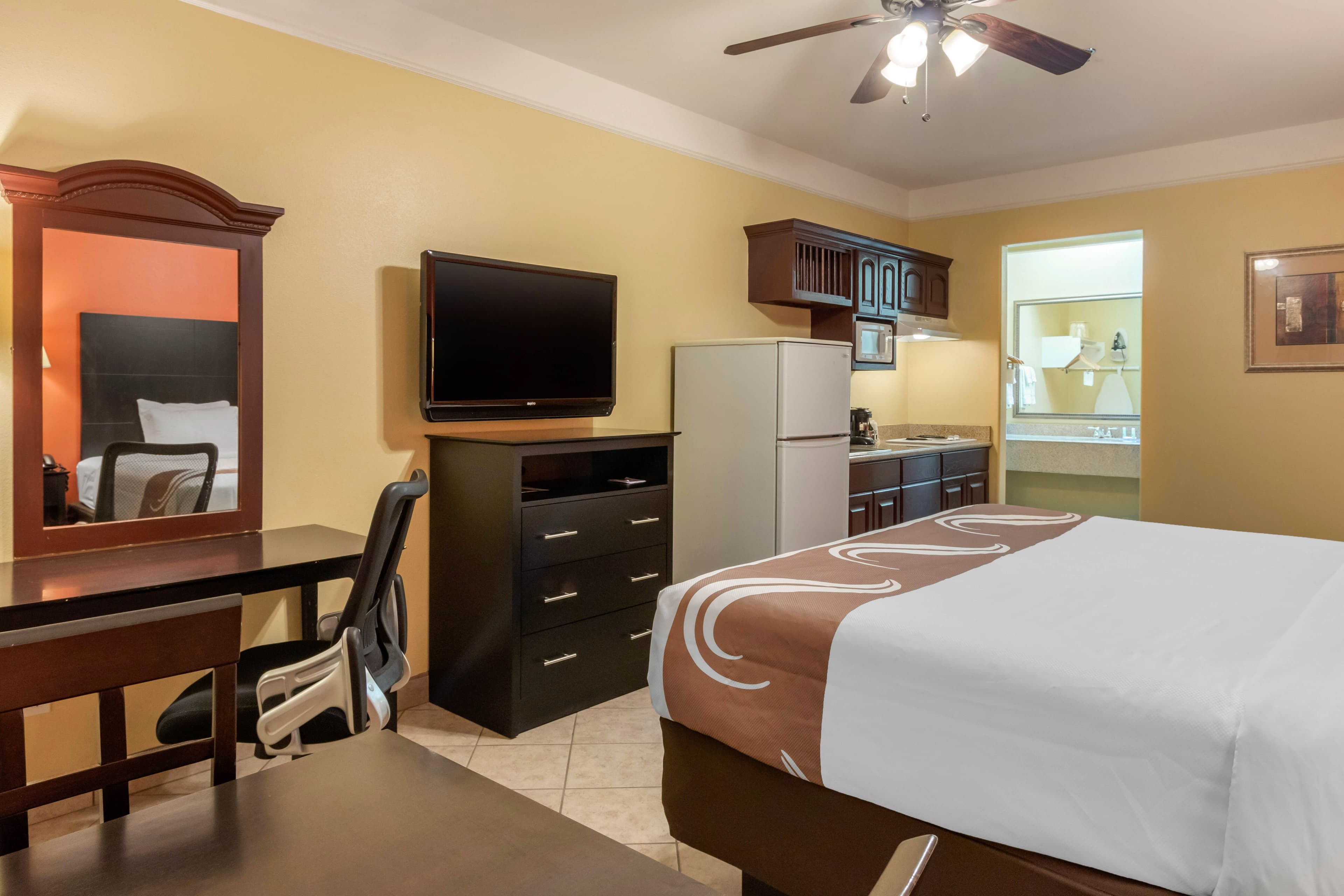 Quality Inn & Suites at The Outlets Mercedes/Weslaco - Image 4