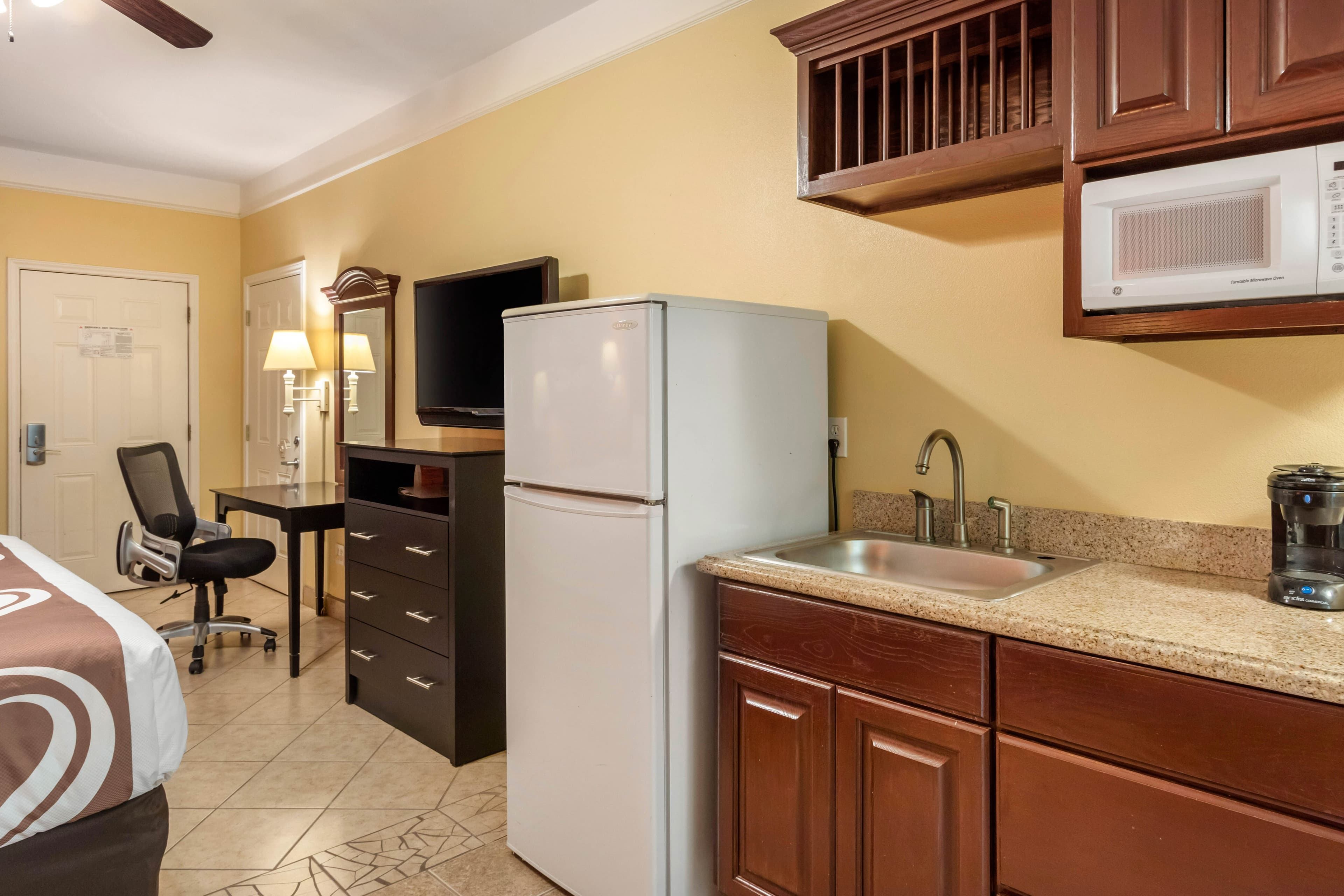 Quality Inn & Suites at The Outlets Mercedes/Weslaco - Image 5