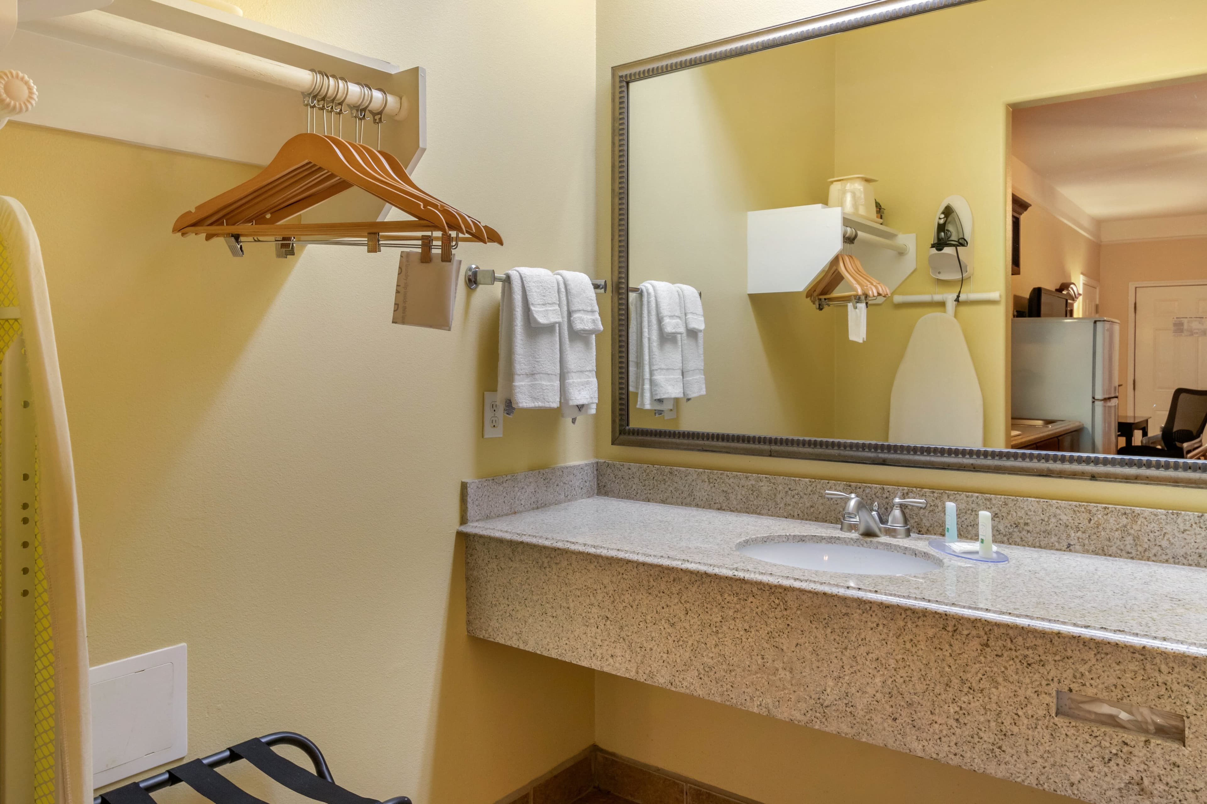 Quality Inn & Suites at The Outlets Mercedes/Weslaco — 7