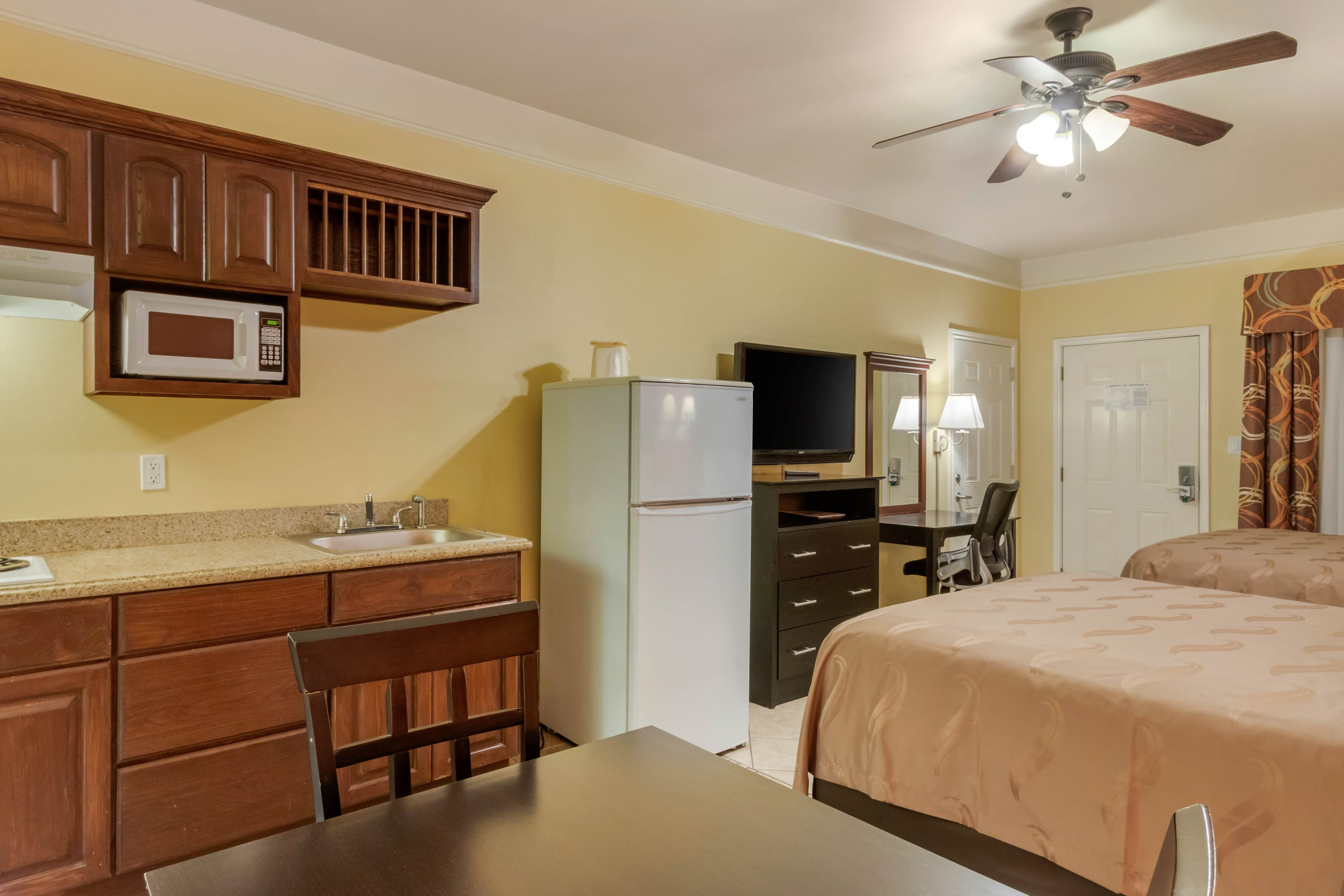 Quality Inn & Suites at The Outlets Mercedes/Weslaco — 11