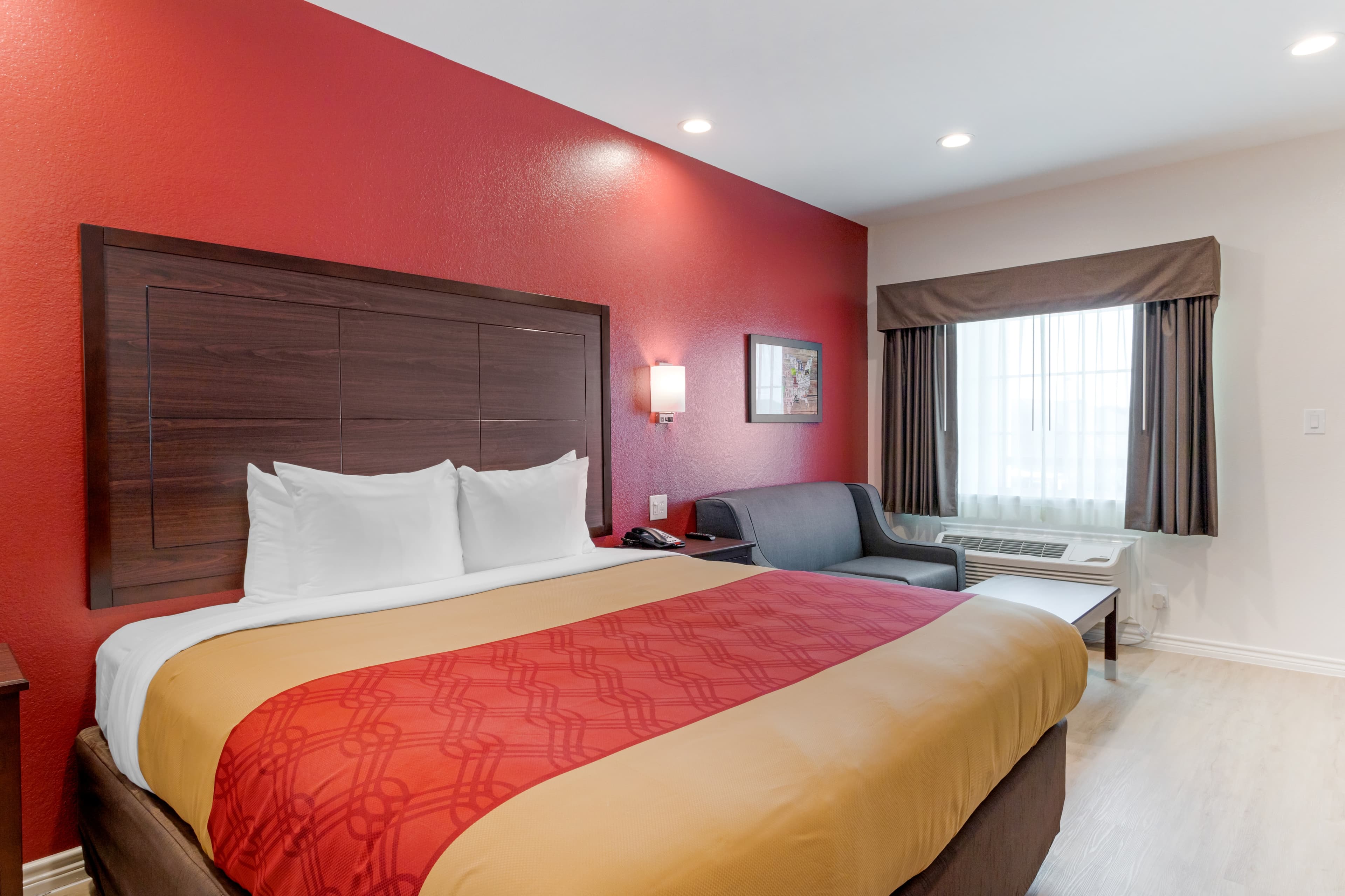 Econo Lodge Houston Northwest - Cypress — 2