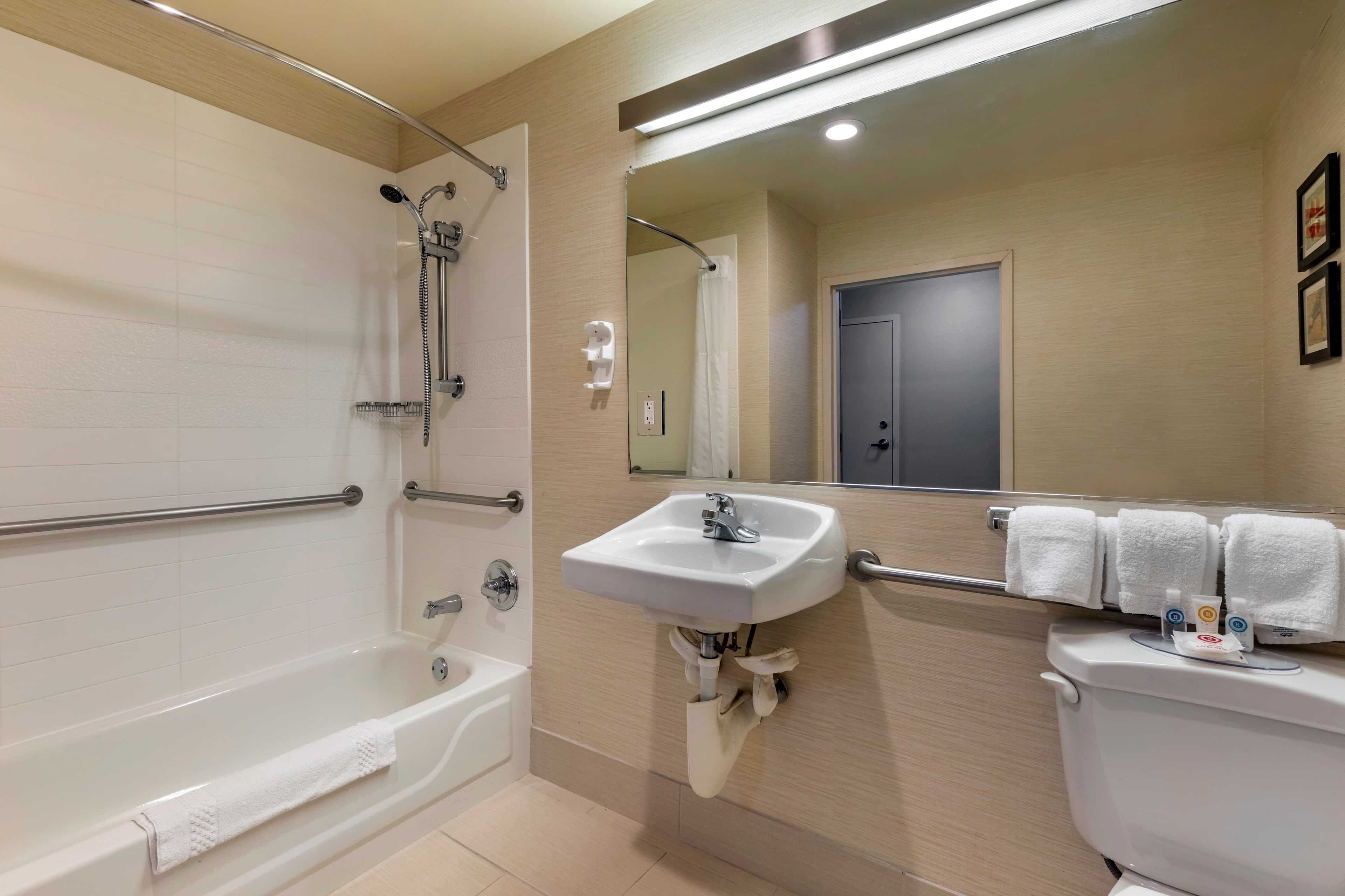 Comfort Inn & Suites North Dallas-Addison — 17