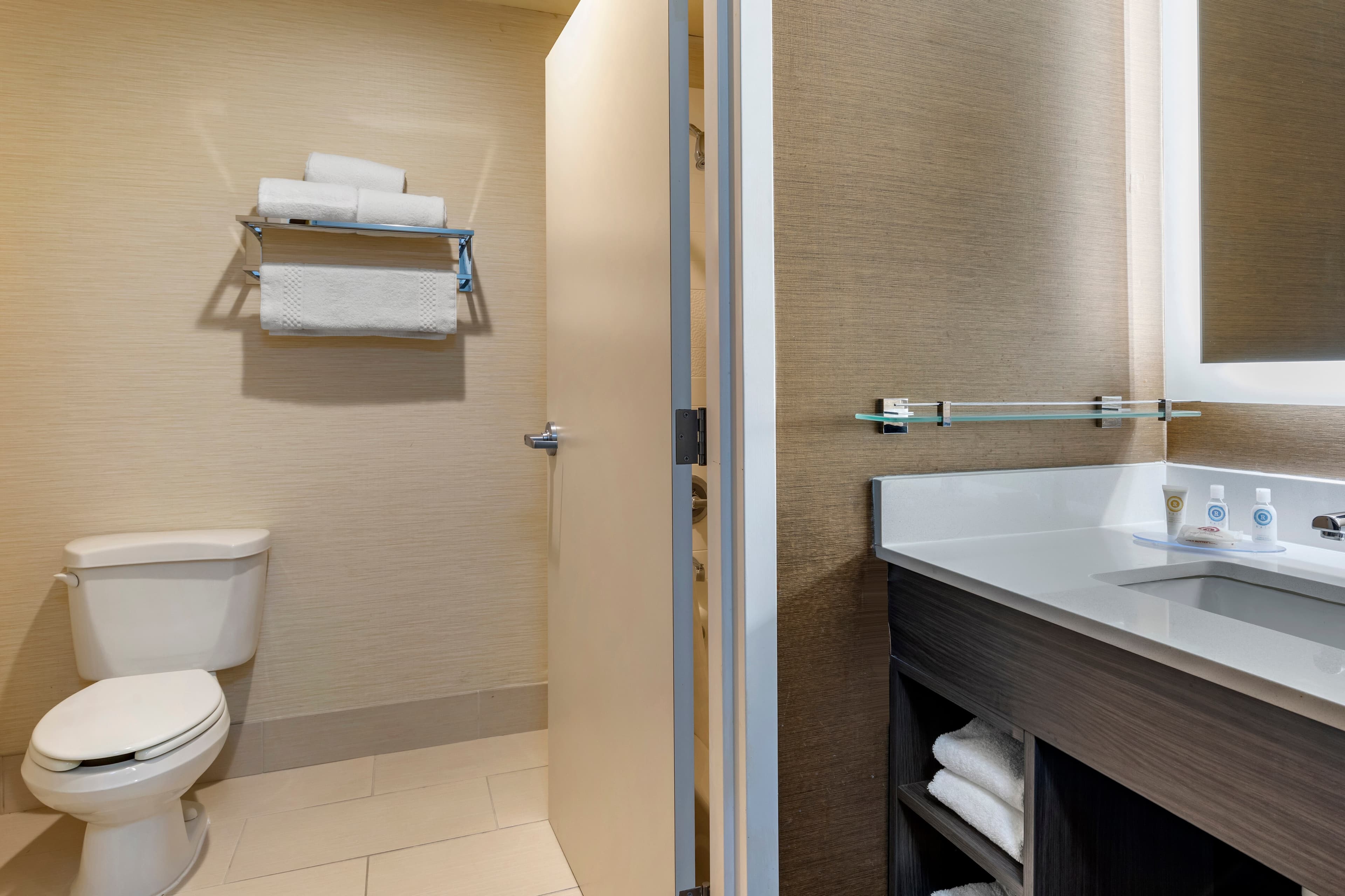 Comfort Inn & Suites North Dallas-Addison - Image 5