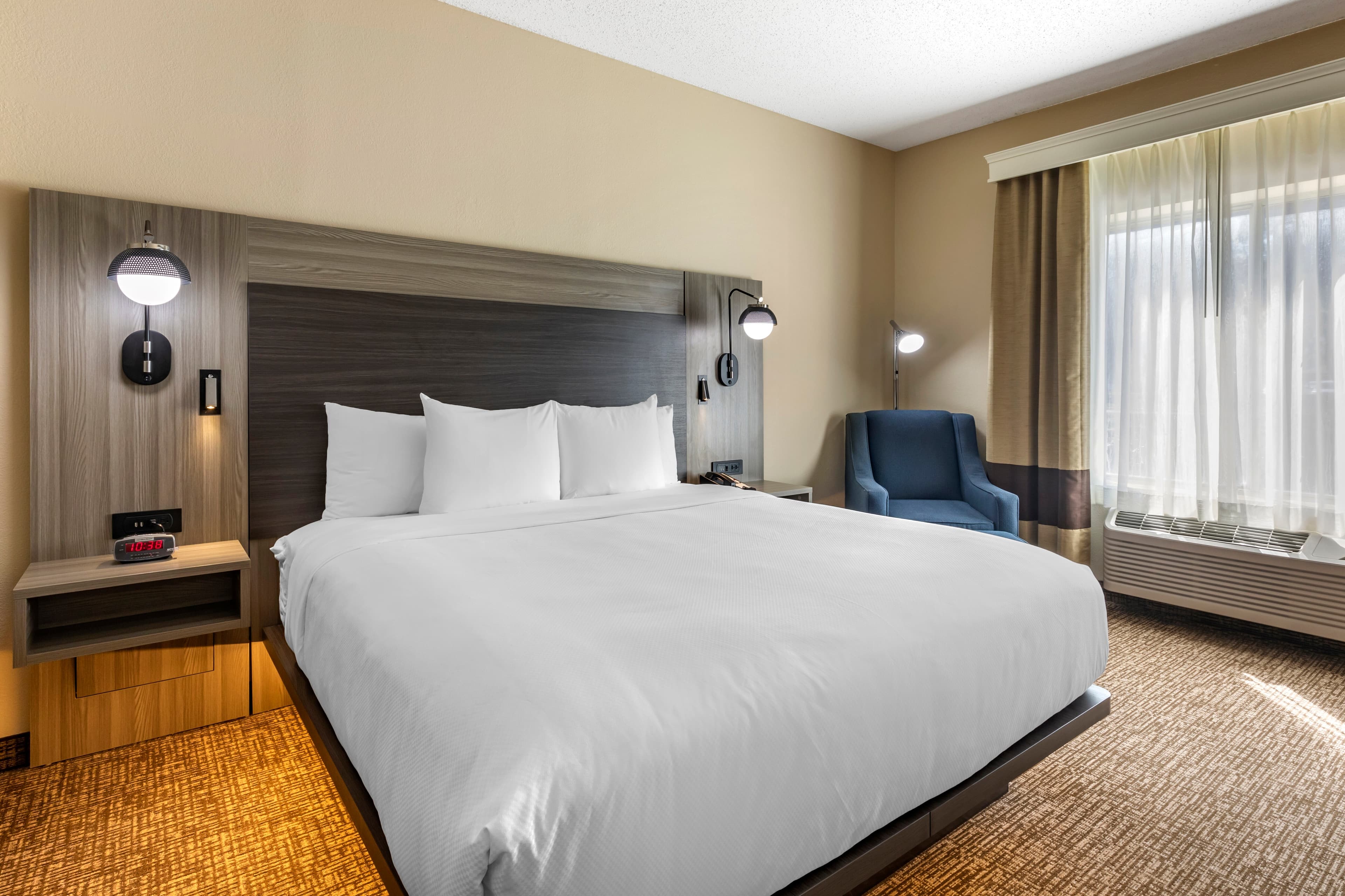 Comfort Inn & Suites North Dallas-Addison — 6