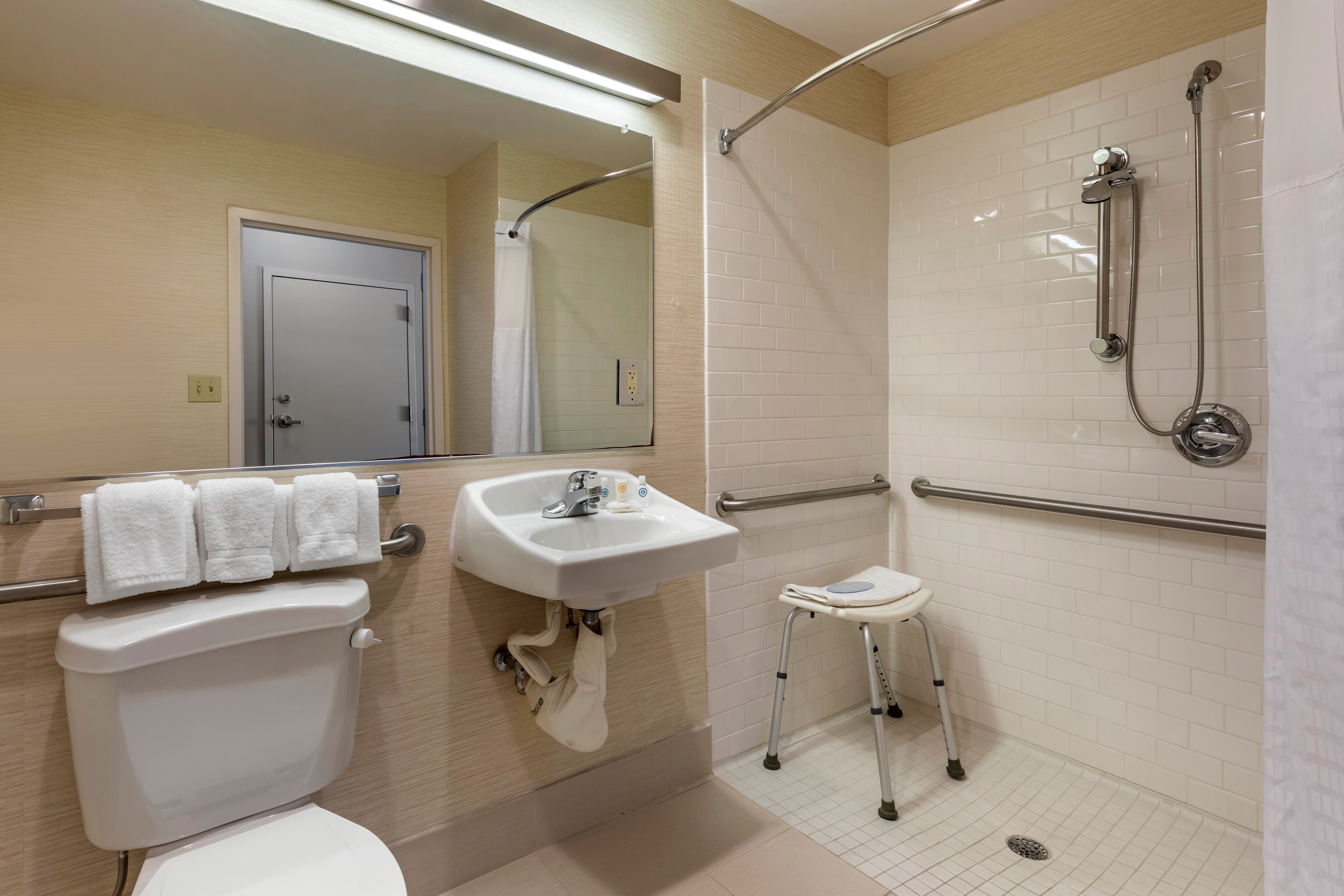 Comfort Inn & Suites North Dallas-Addison — 9
