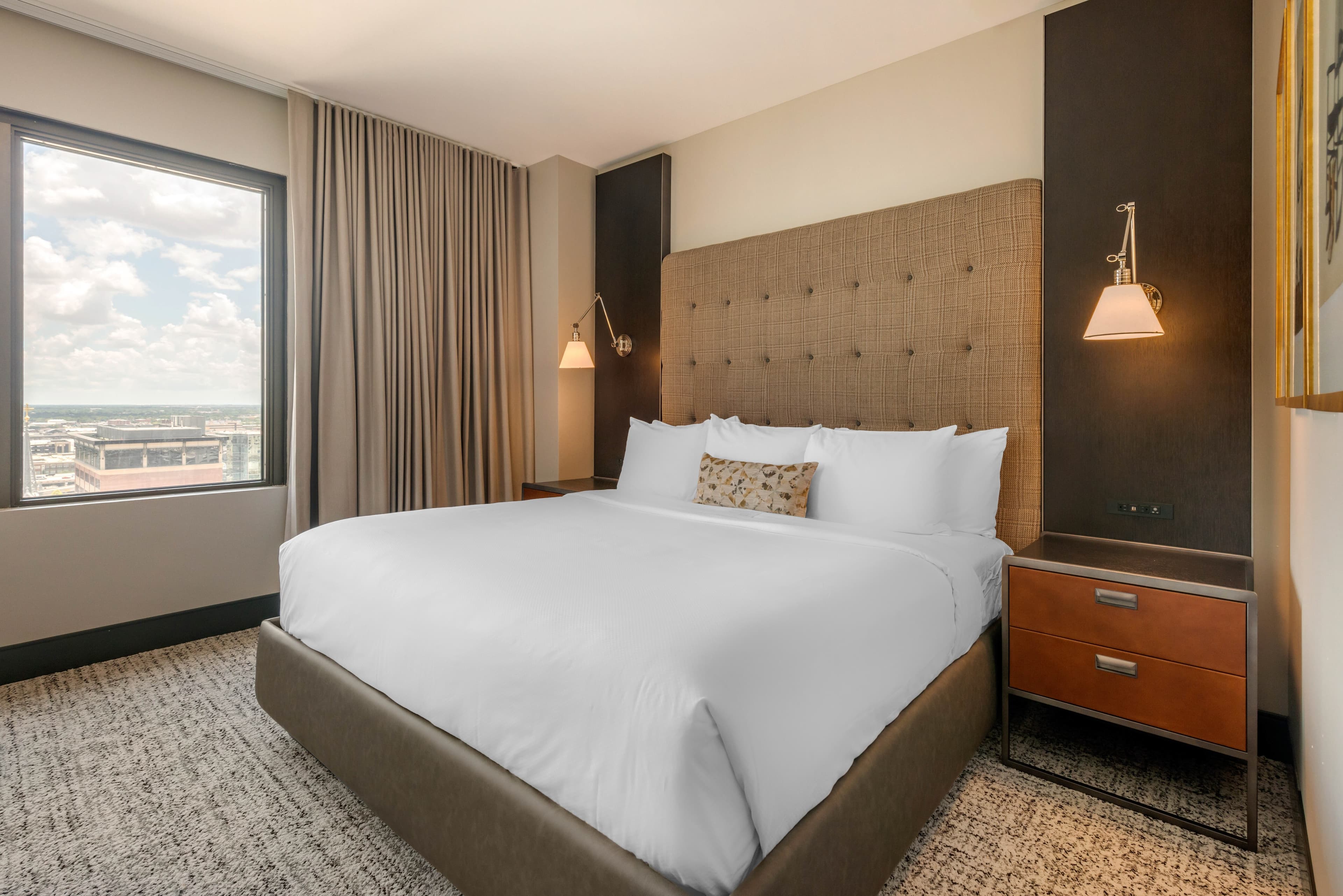 Cambria Hotel Houston Downtown Convention Center - Image 2