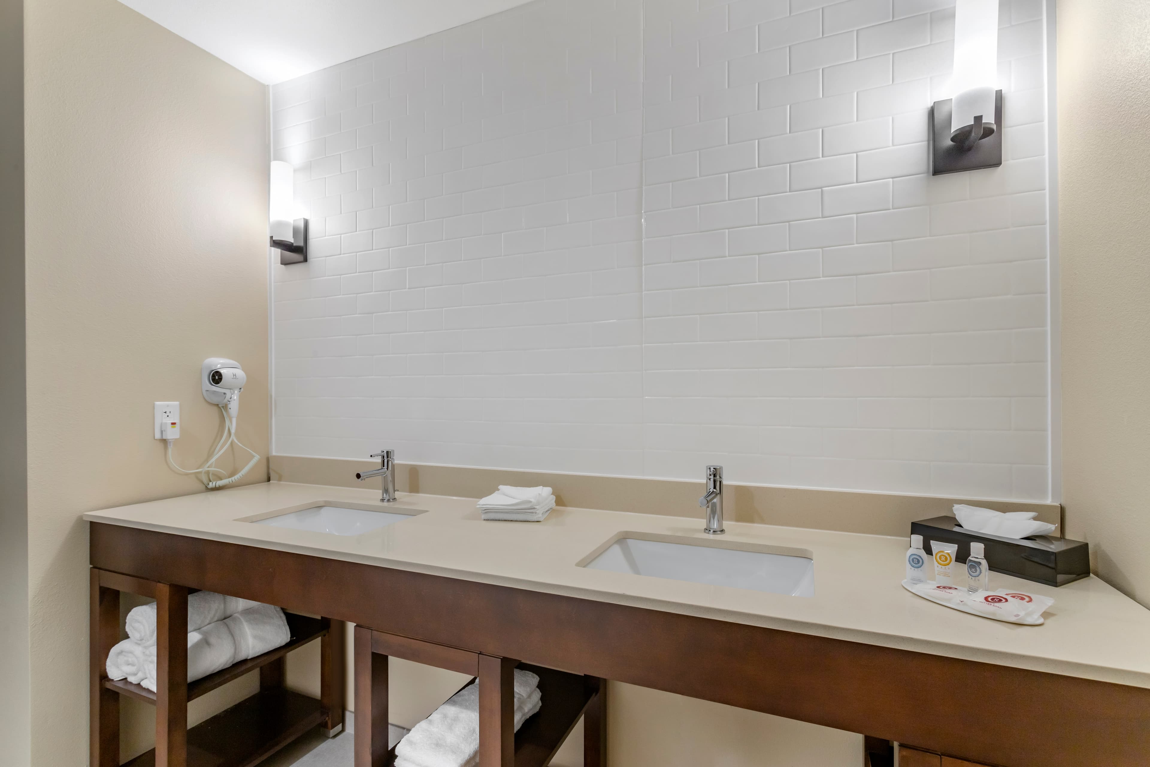 Comfort Inn & Suites Waller — 37