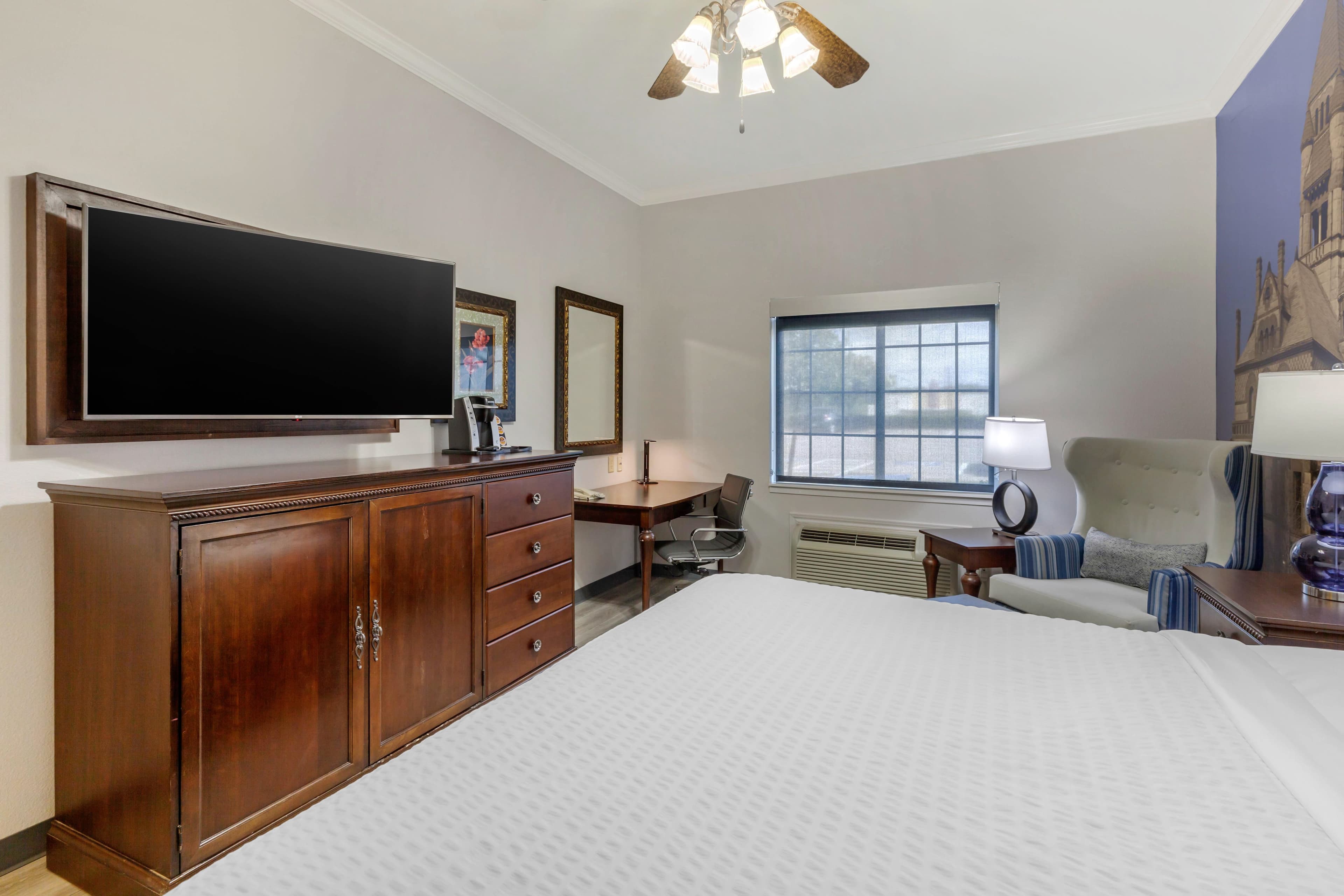 Clarion Pointe Sulphur Springs — 10