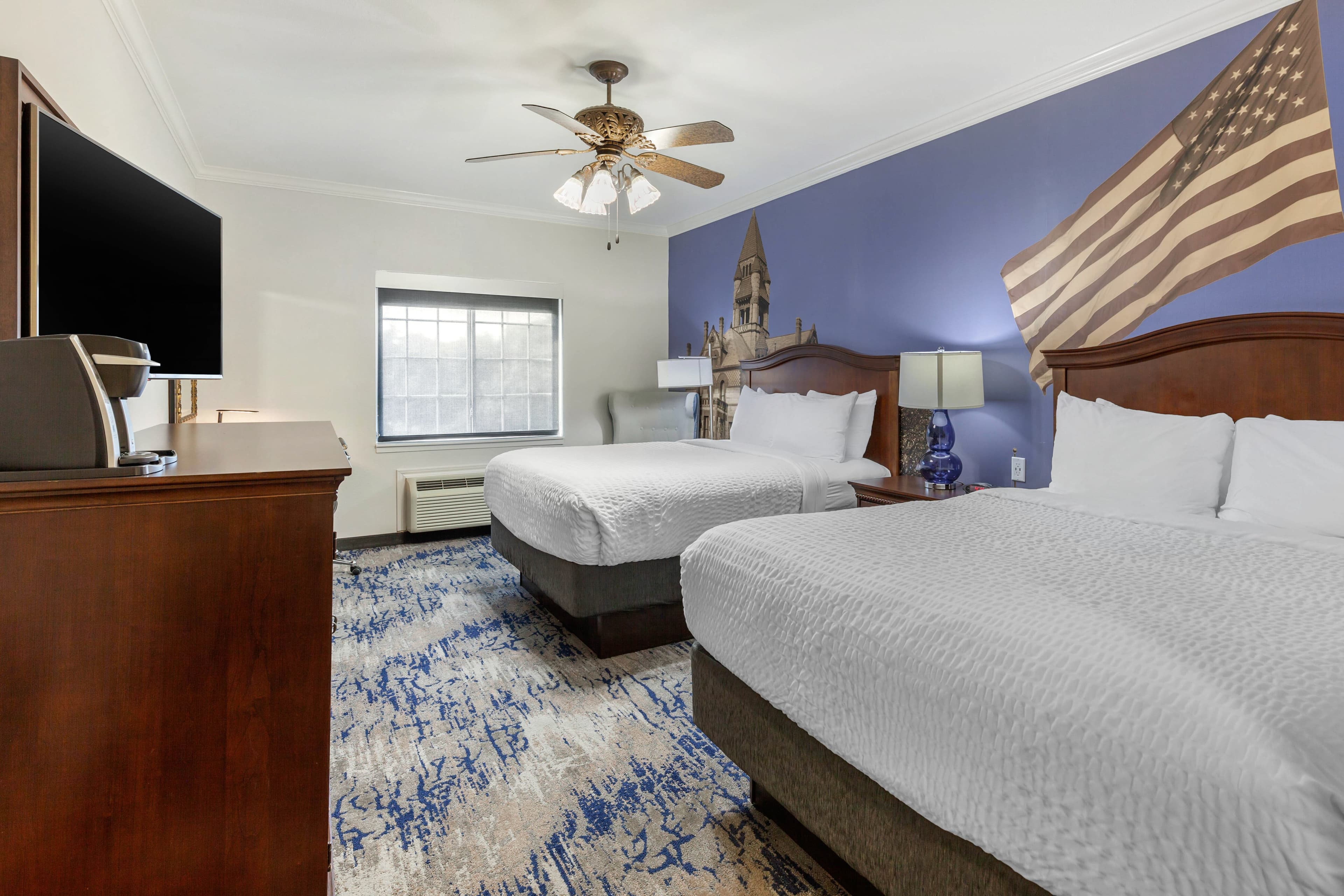 Clarion Pointe Sulphur Springs - Image 4