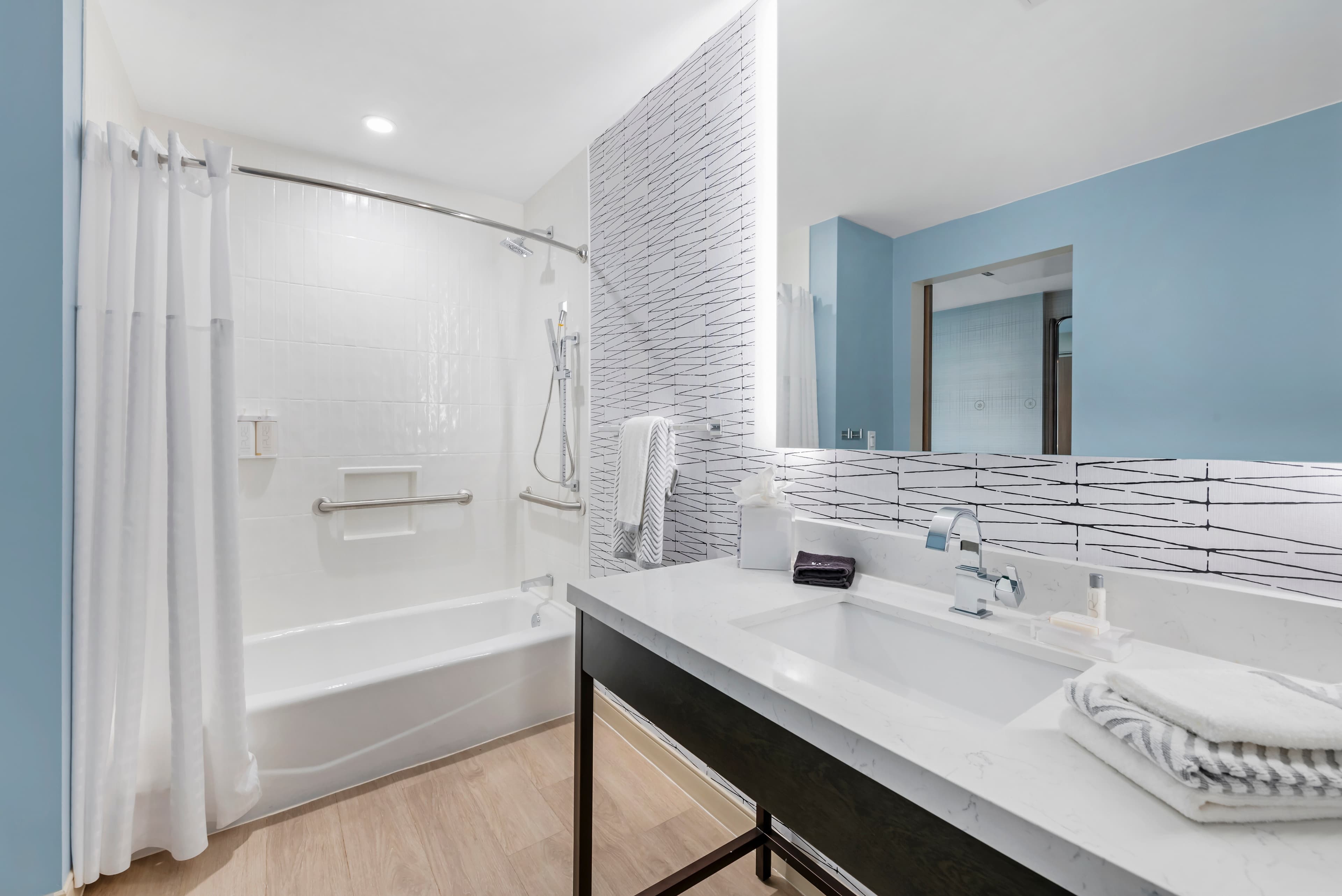 Cambria Hotel Austin Downtown — 22