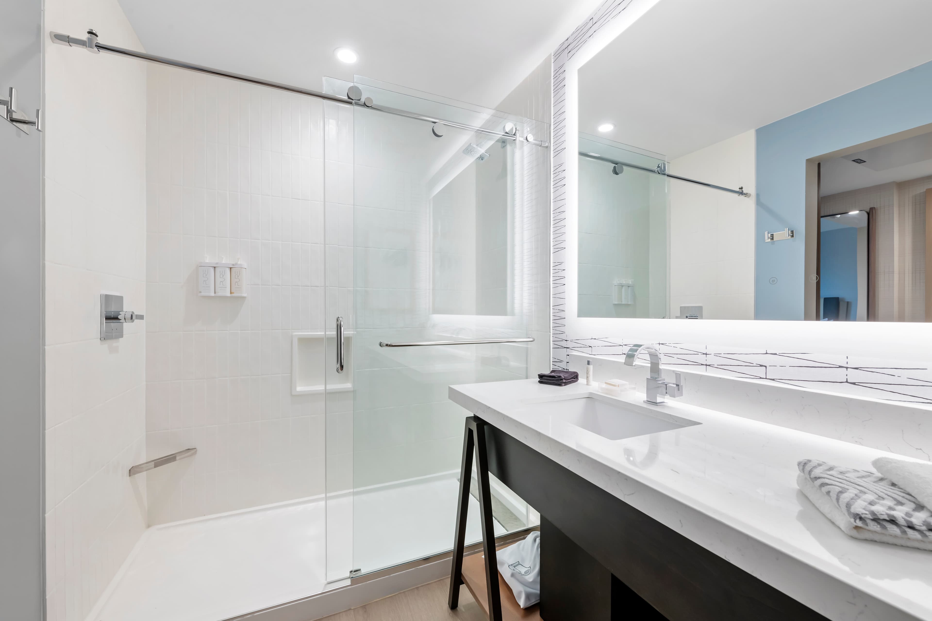 Cambria Hotel Austin Downtown — 16