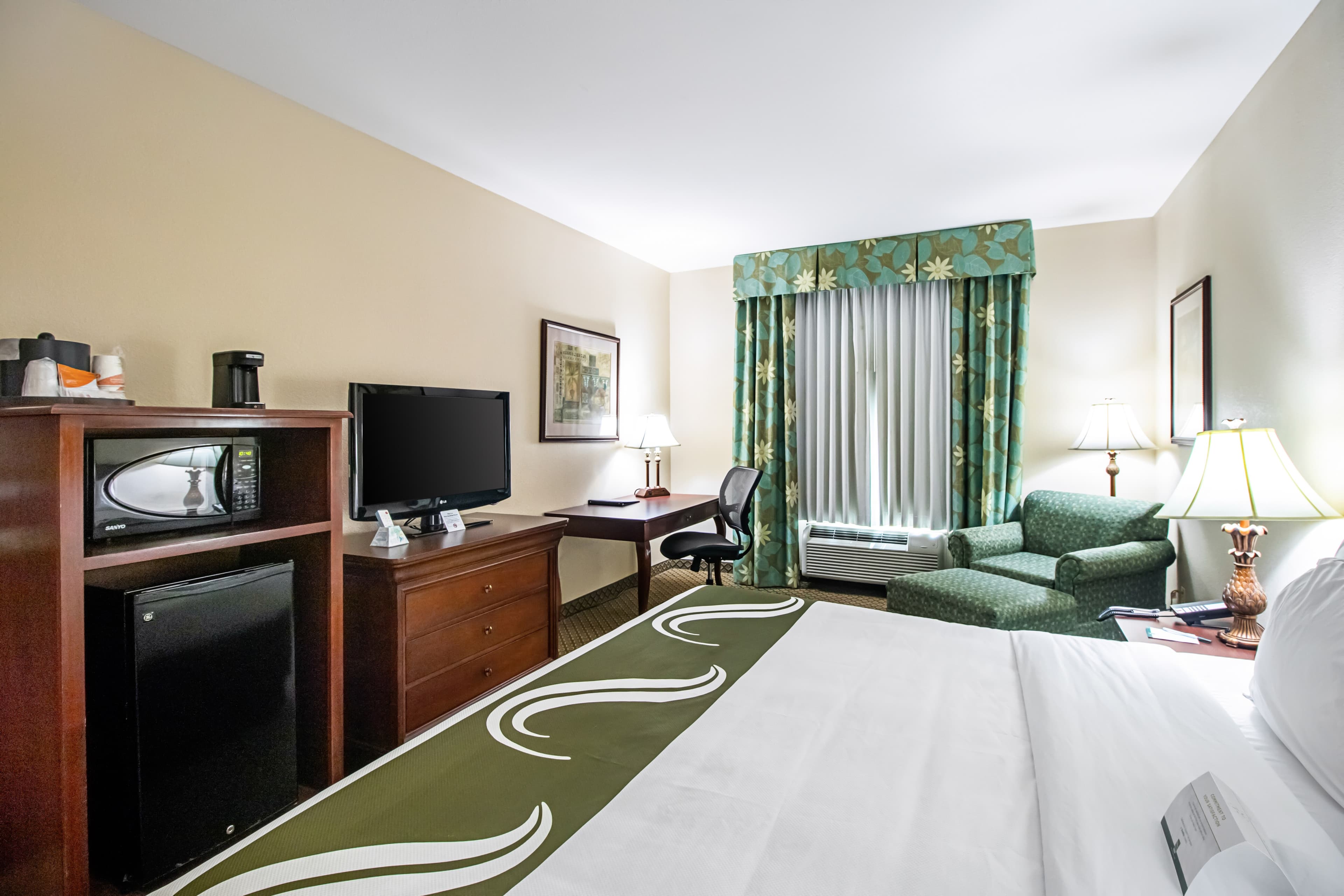 Quality Inn & Suites Robstown - Image 3