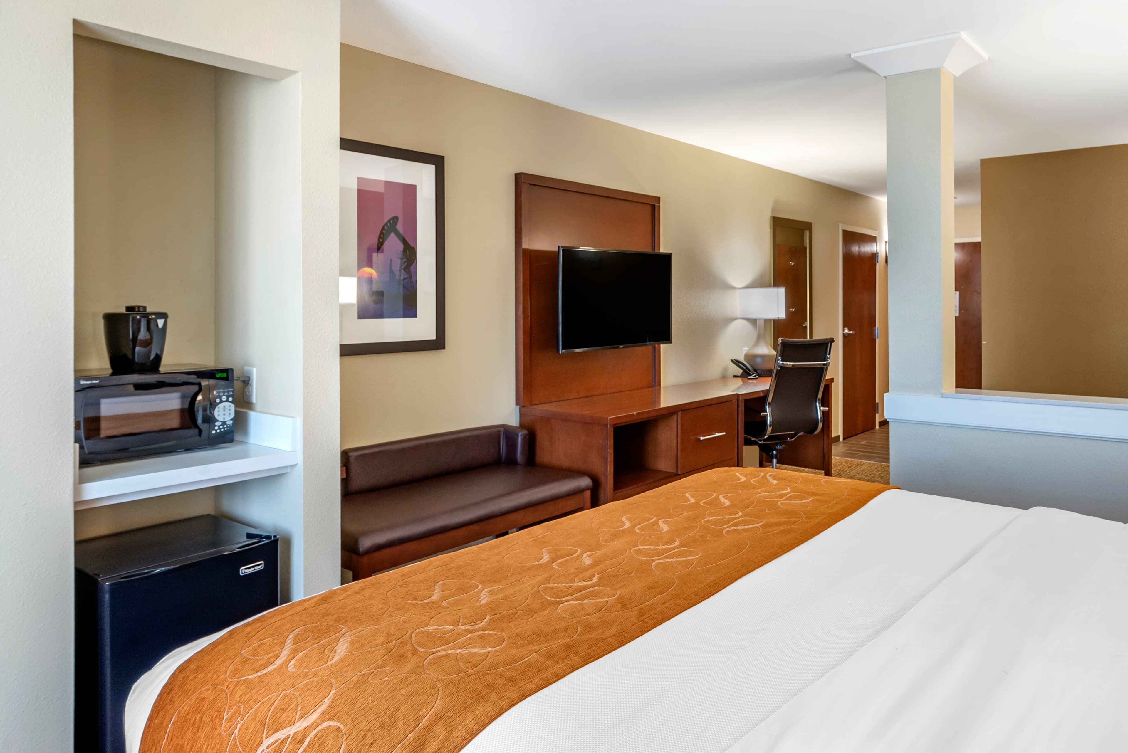 Comfort Suites Midland West — 8