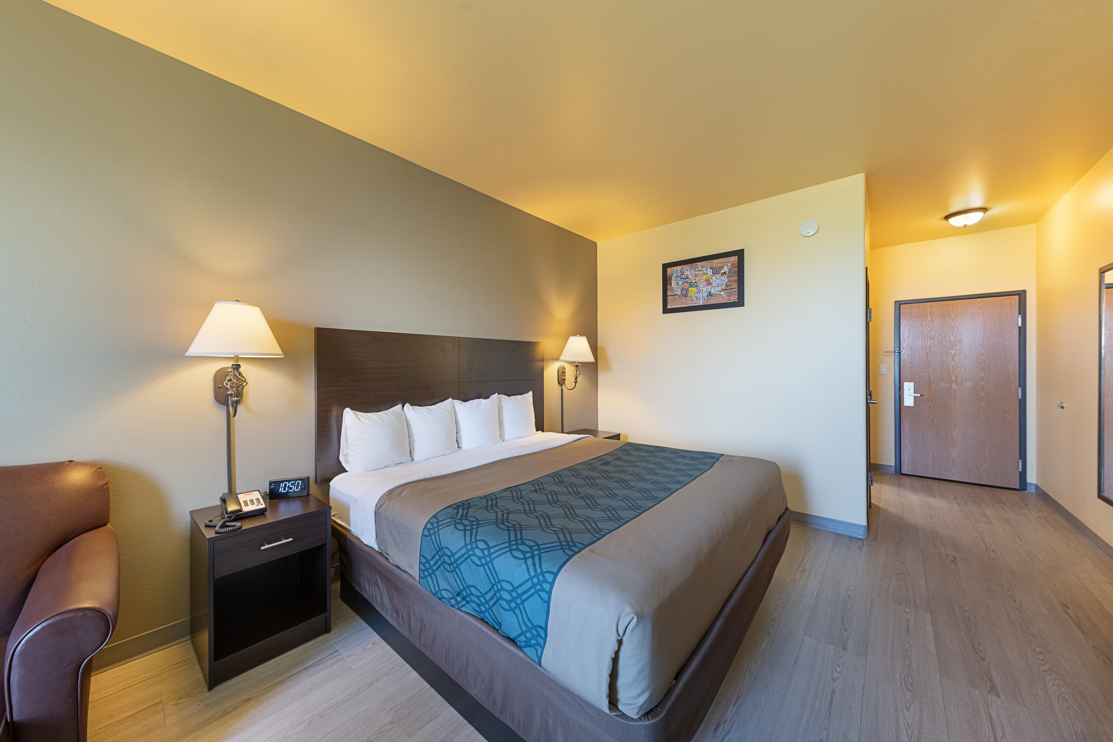 Econo Lodge Inn & Suites Bridgeport — 6