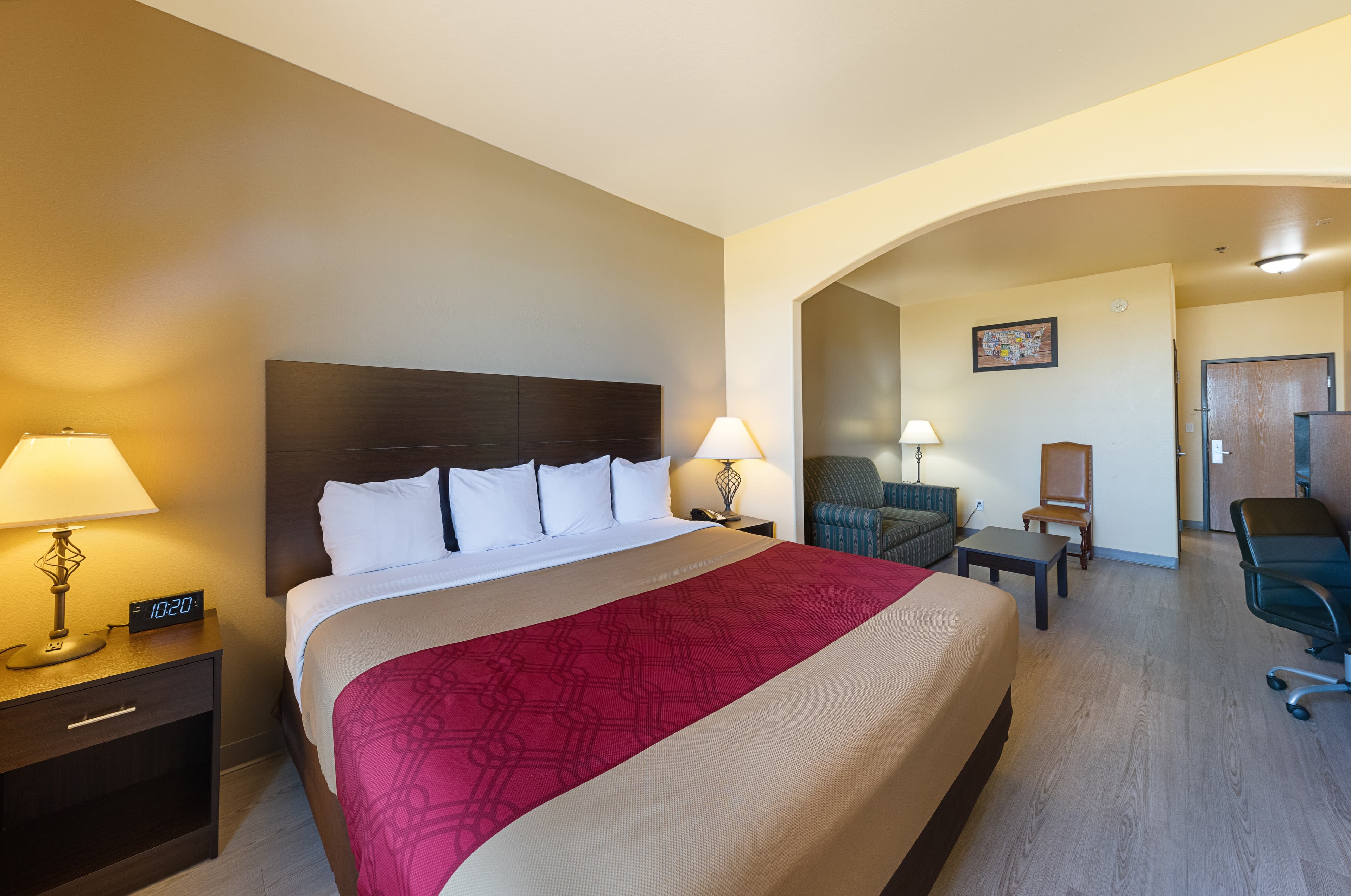 Econo Lodge Inn & Suites Bridgeport — 14
