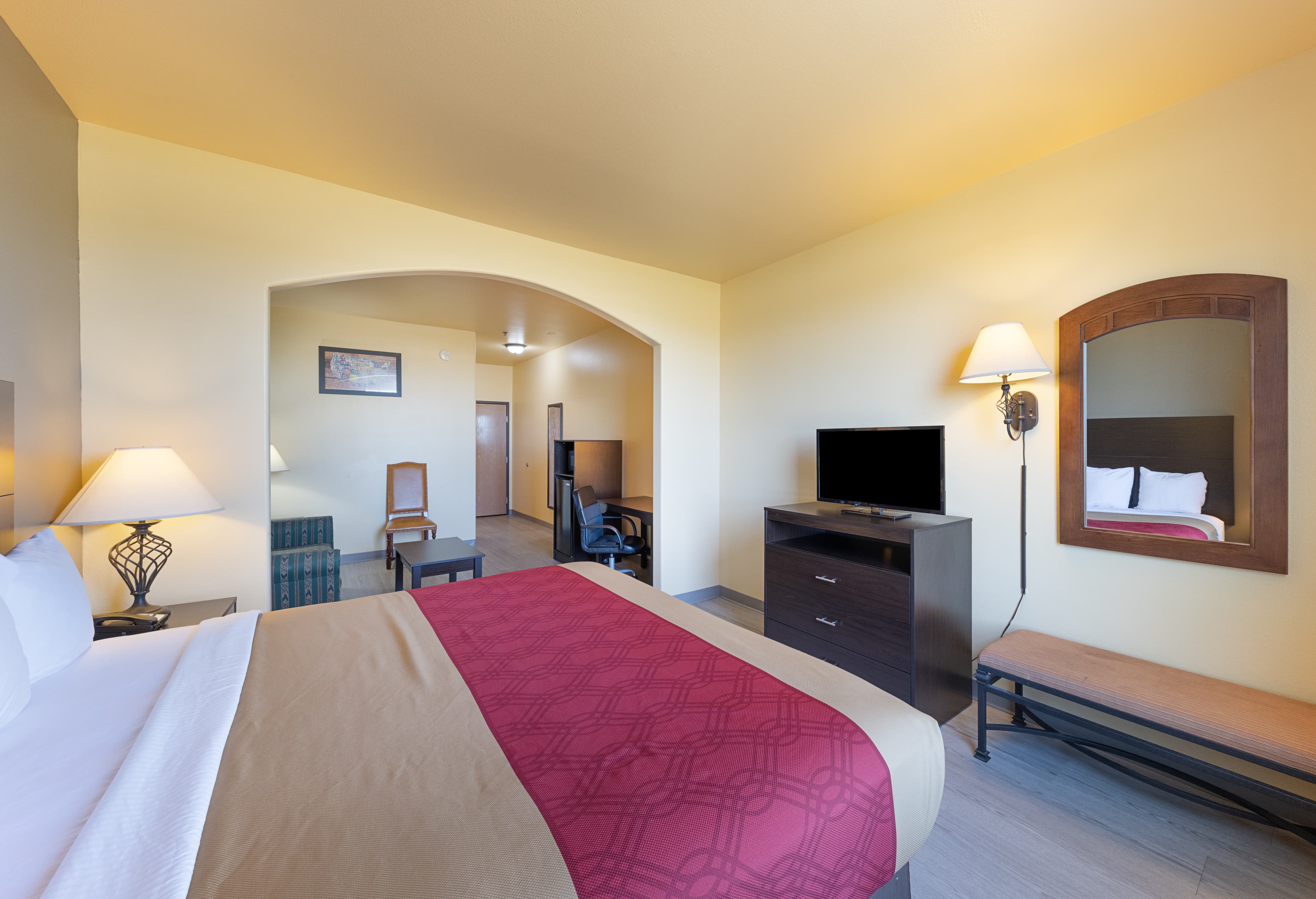 Econo Lodge Inn & Suites Bridgeport — 15