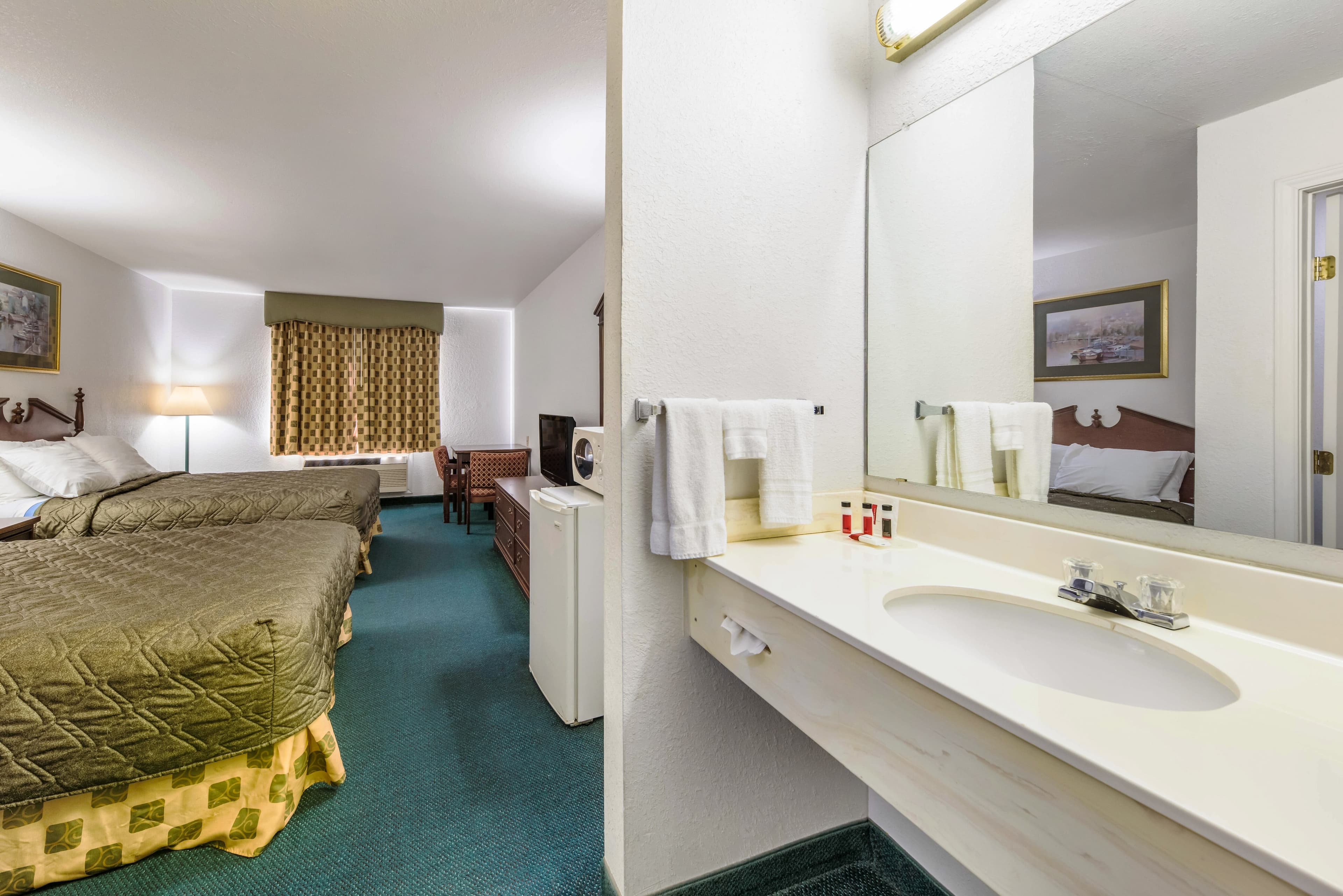 Rodeway Inn Decatur - Image 3