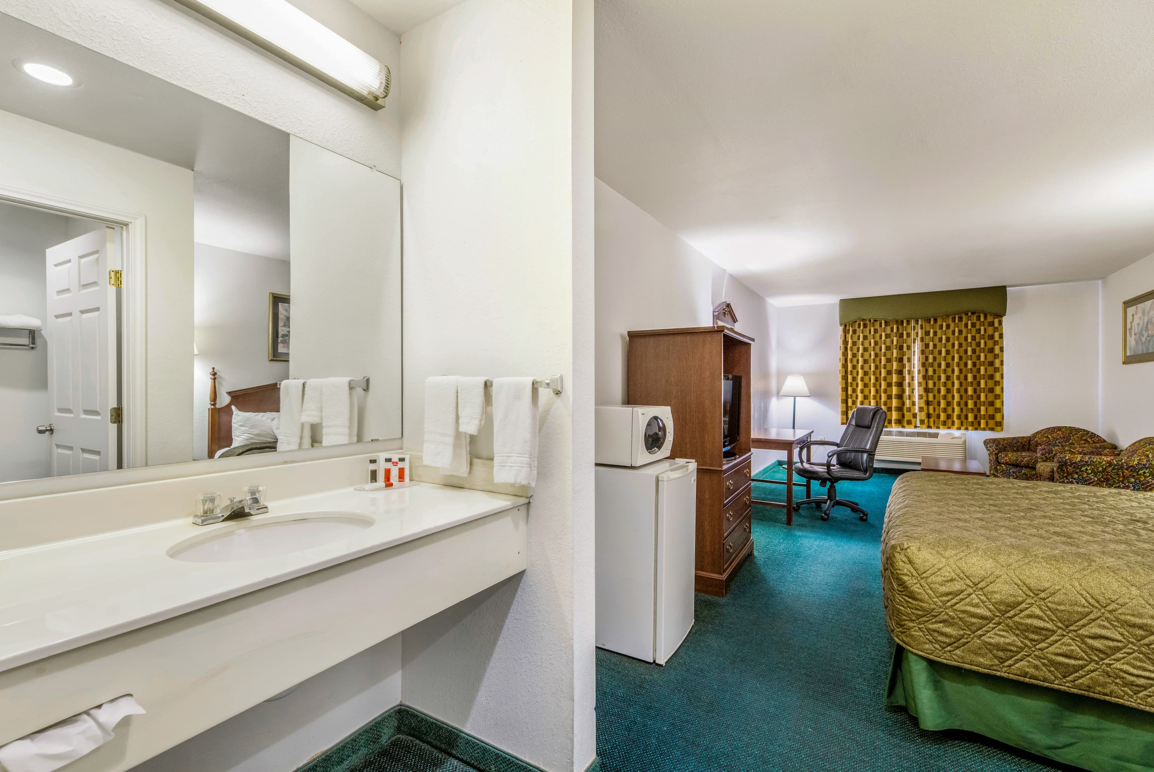 Rodeway Inn Decatur — 7