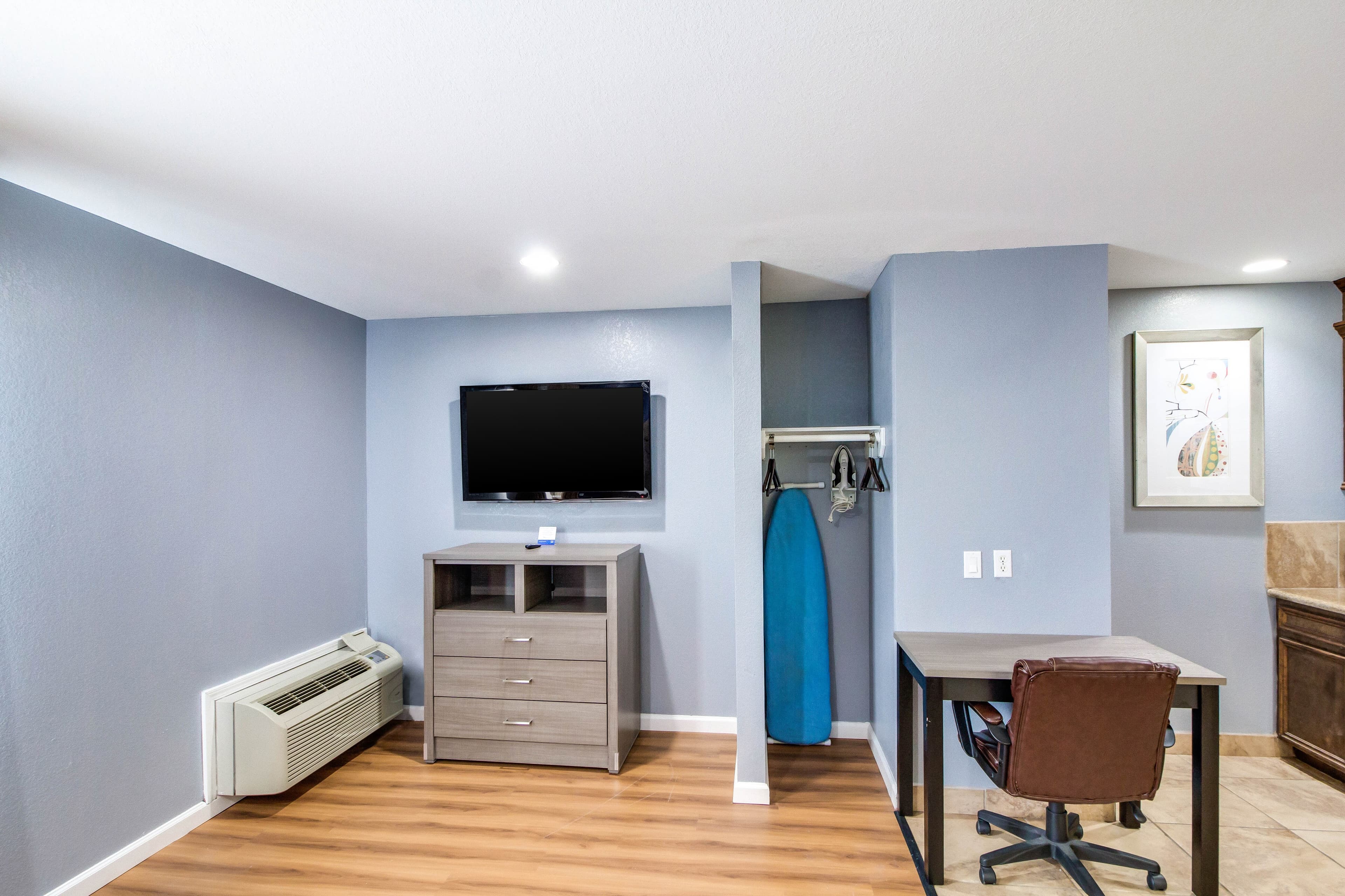 Rodeway Inn & Suites Port Arthur - Groves — 11