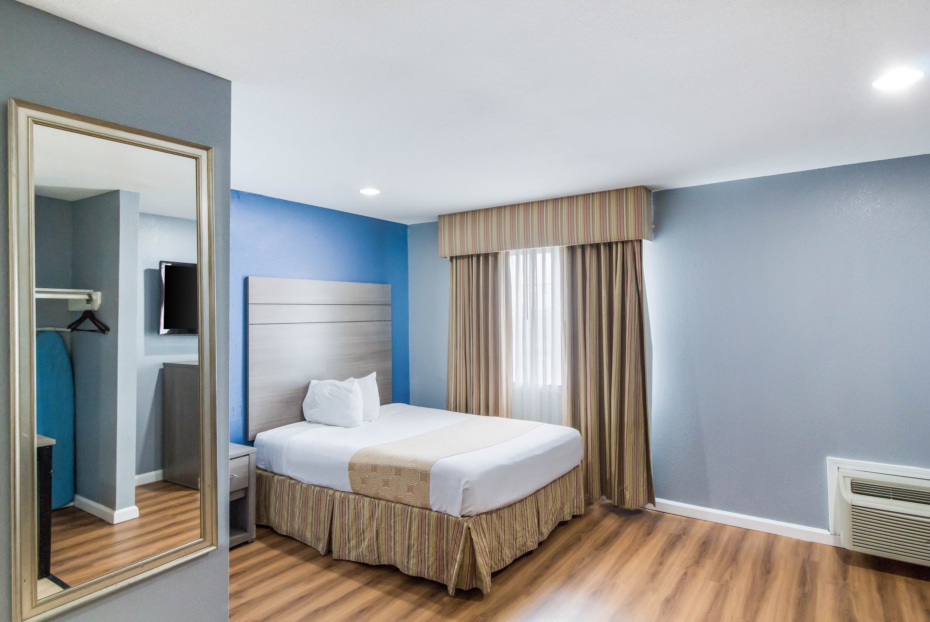 Rodeway Inn & Suites Port Arthur - Groves - Image 4