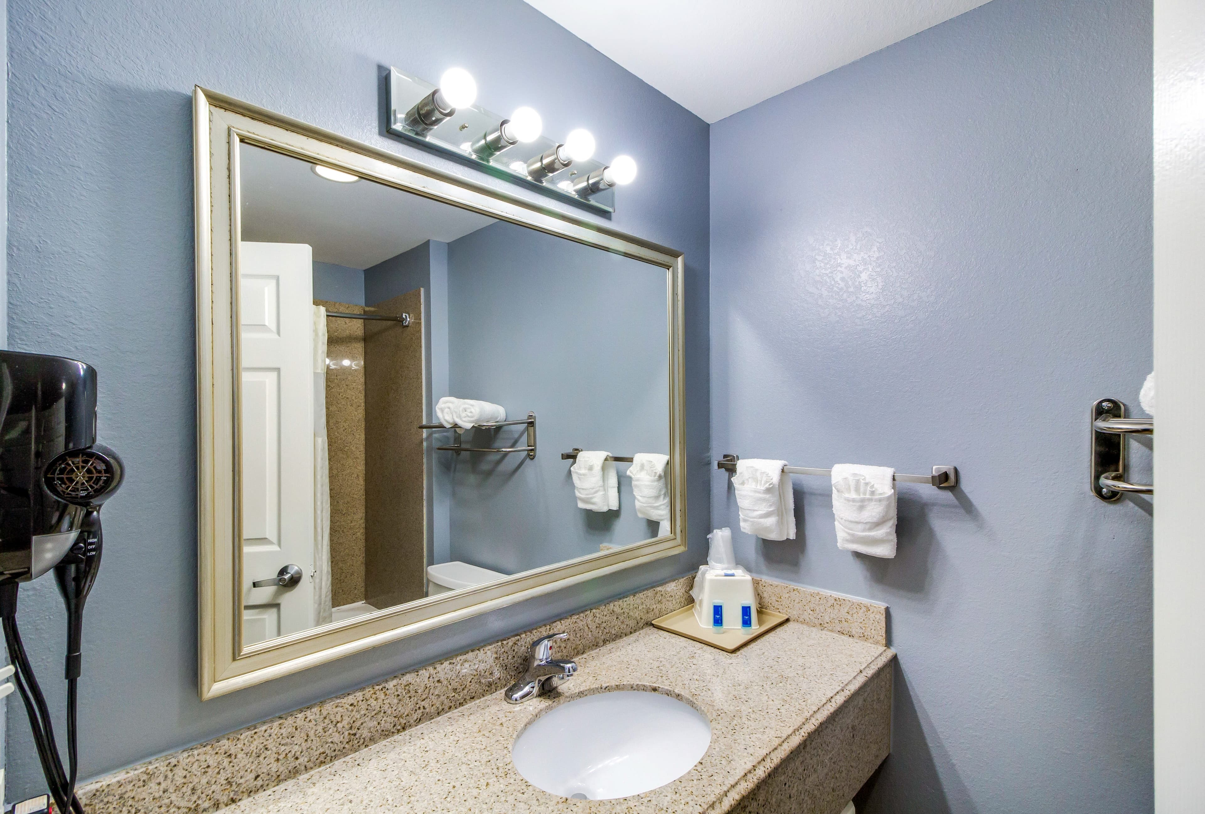 Rodeway Inn & Suites Port Arthur - Groves — 20