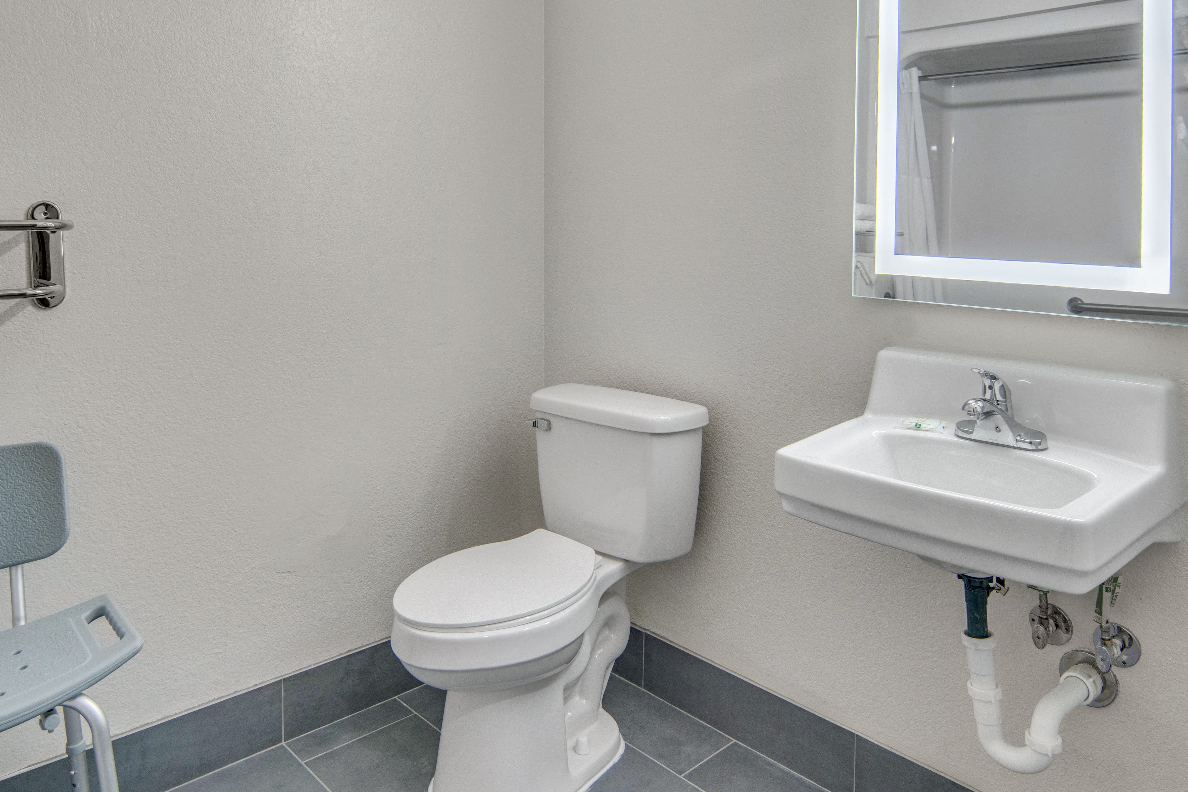 Quality Inn & Suites Fort Worth North - Haltom City — 16