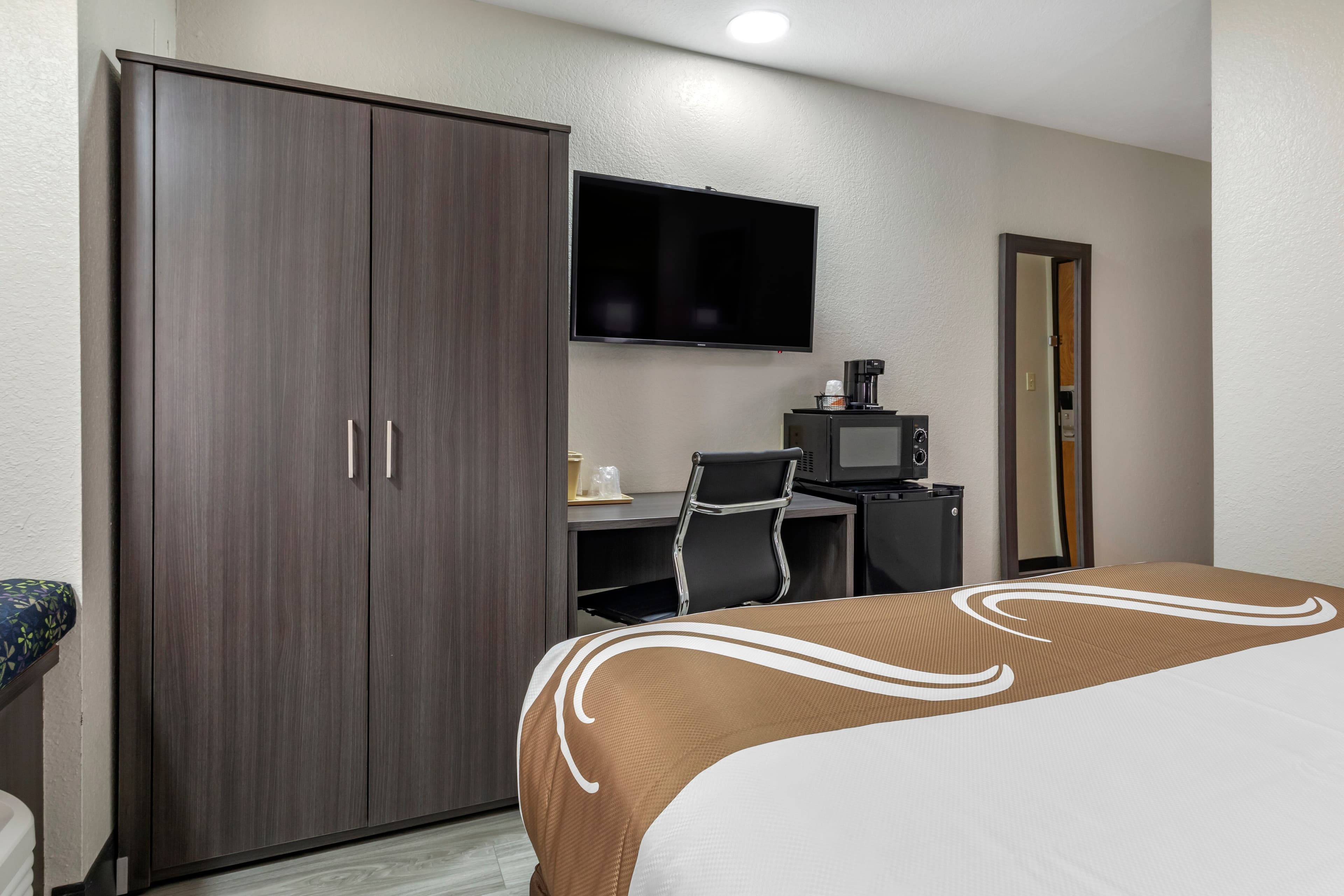 Quality Inn & Suites Longview I-20 - Image 4