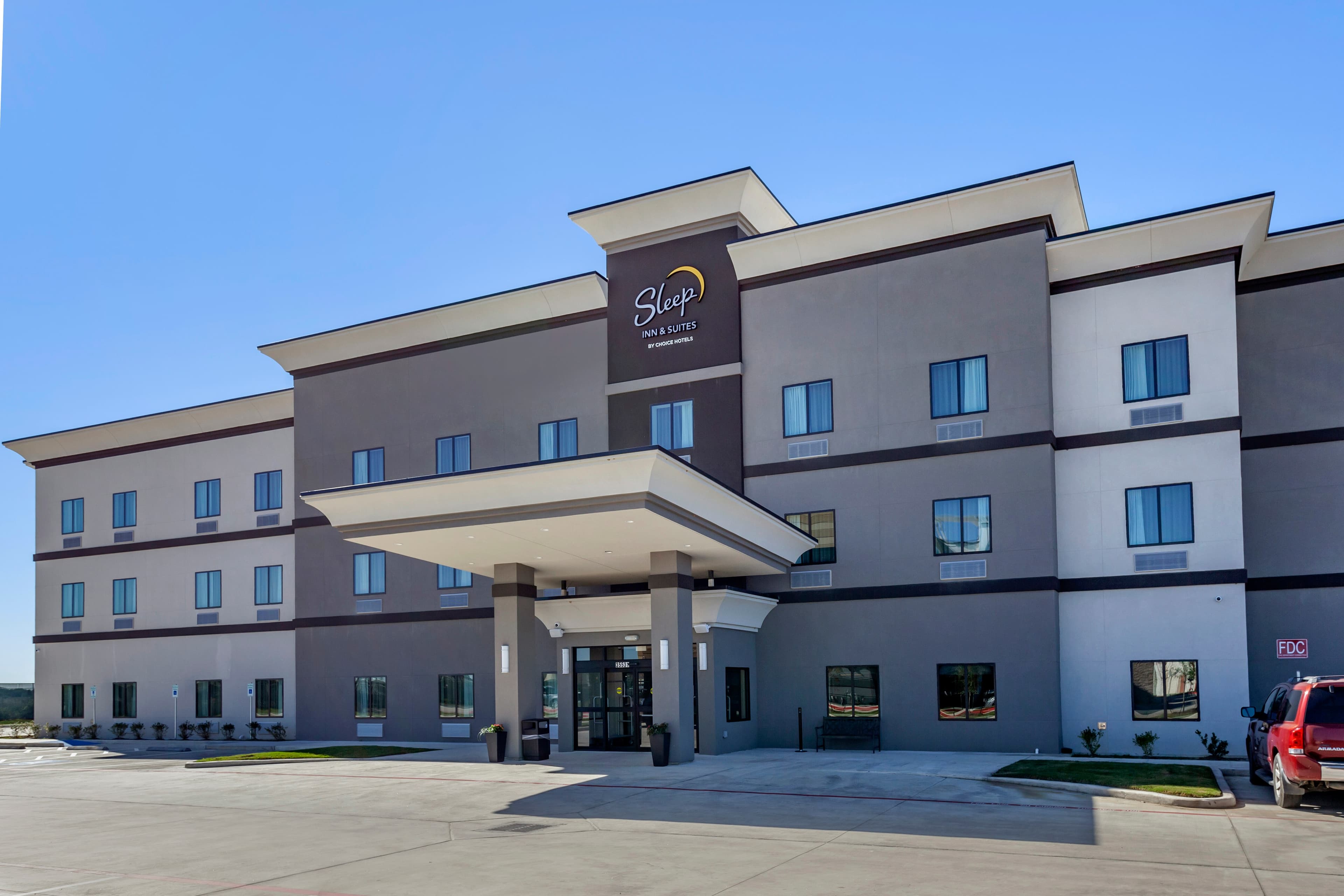 Sleep Inn & Suites Waller - Image 1
