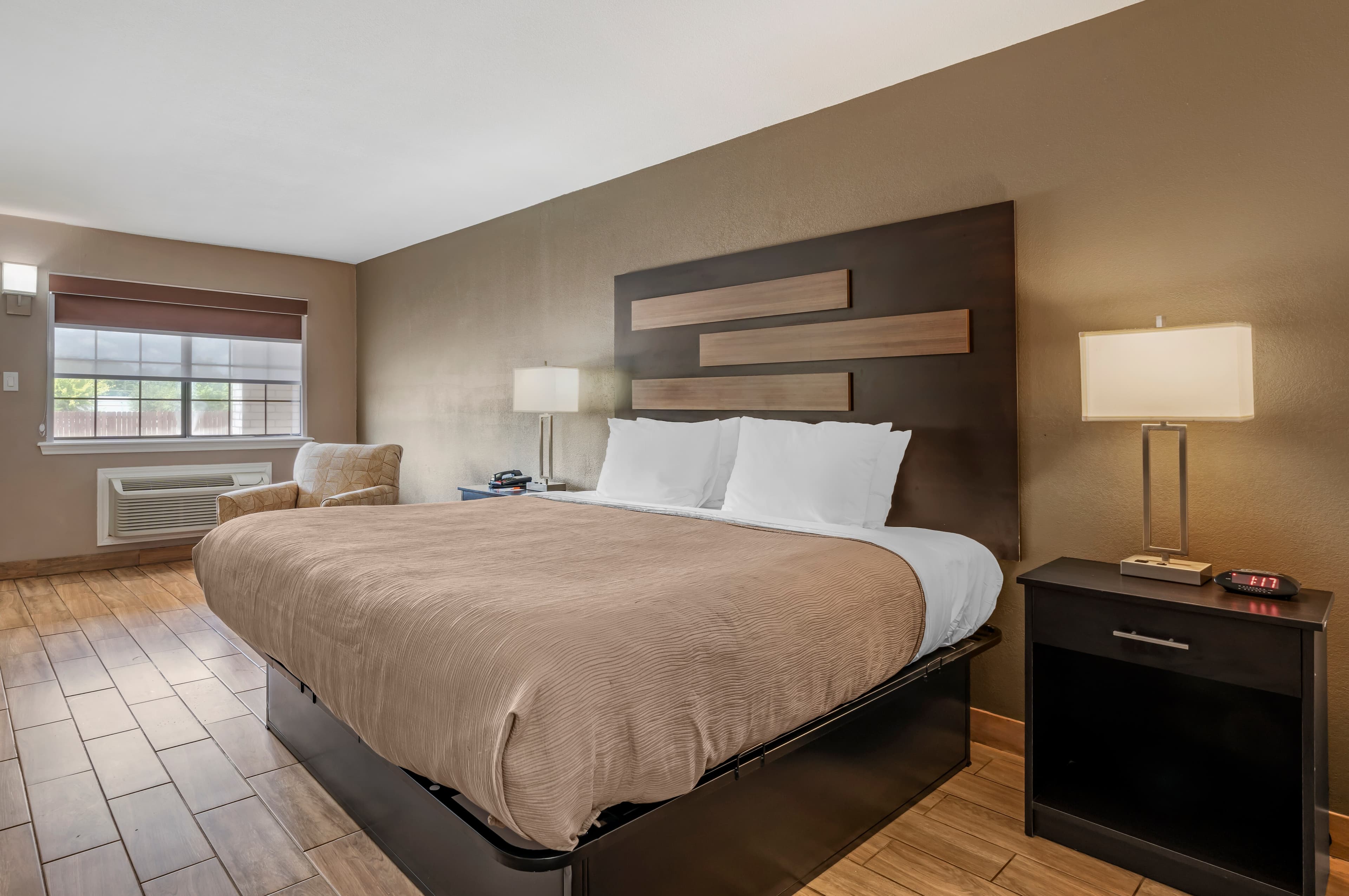 Quality Inn & Suites New Boston - Texarkana West - Image 4