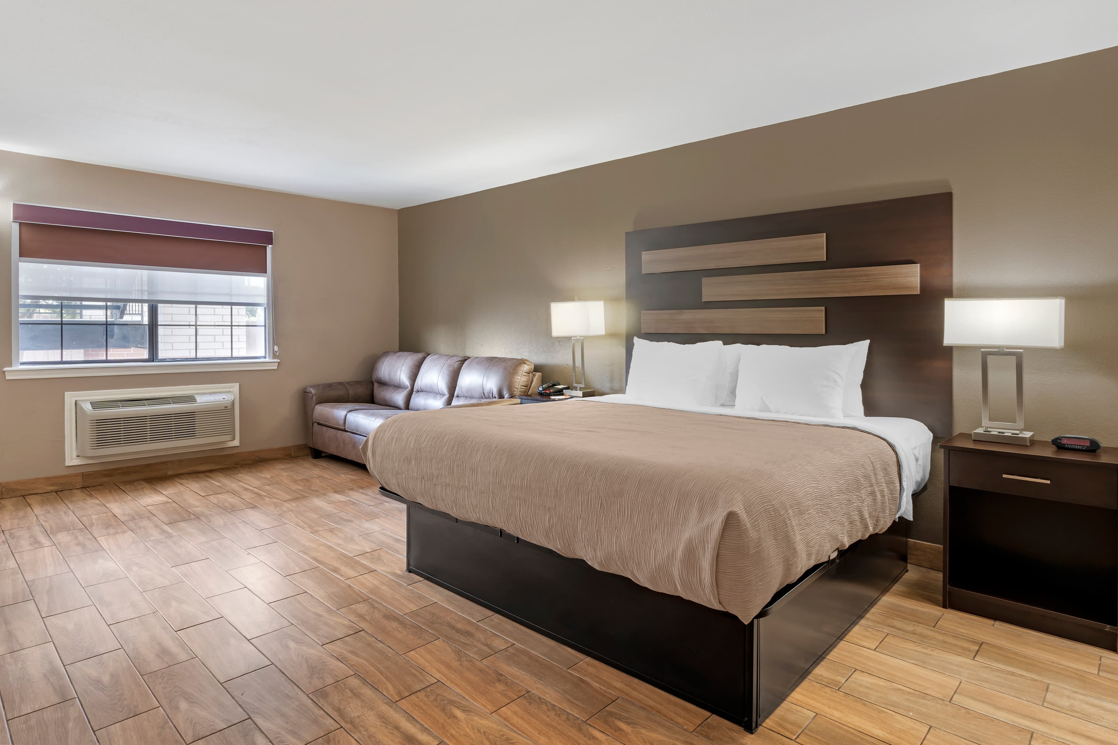 Quality Inn & Suites New Boston - Texarkana West - Image 2