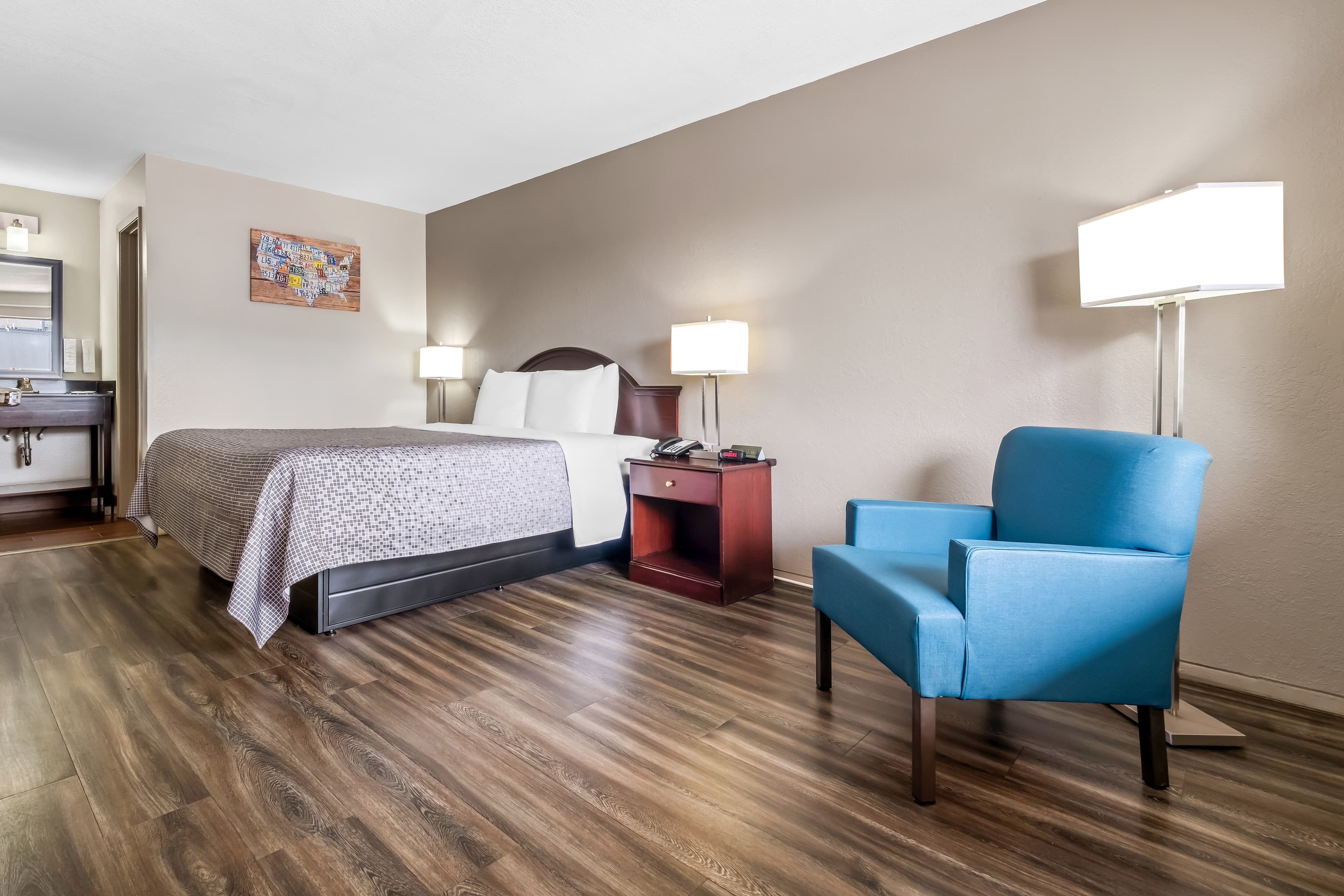 Econo Lodge Childress — 12