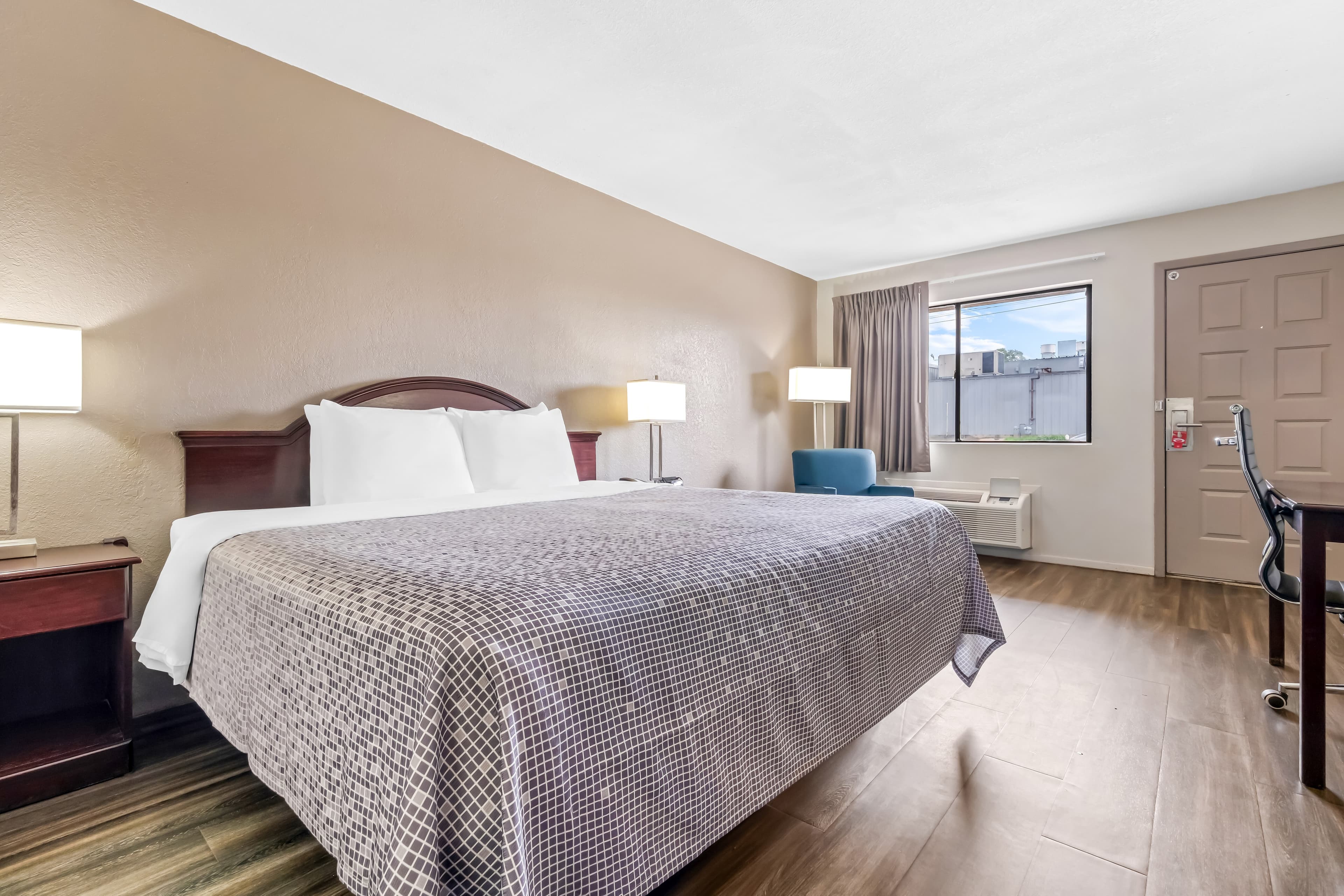 Econo Lodge Childress — 13