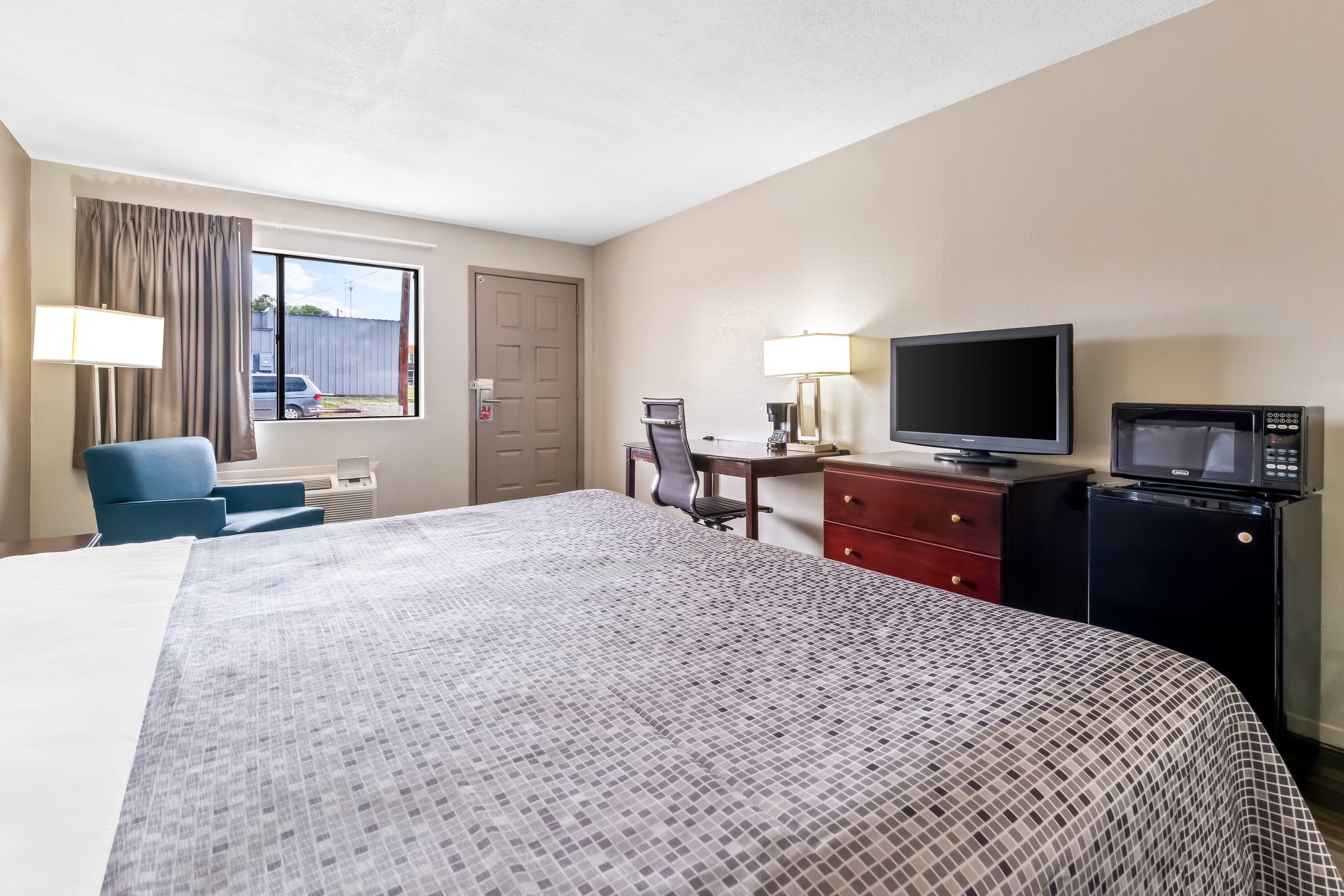Econo Lodge Childress — 14