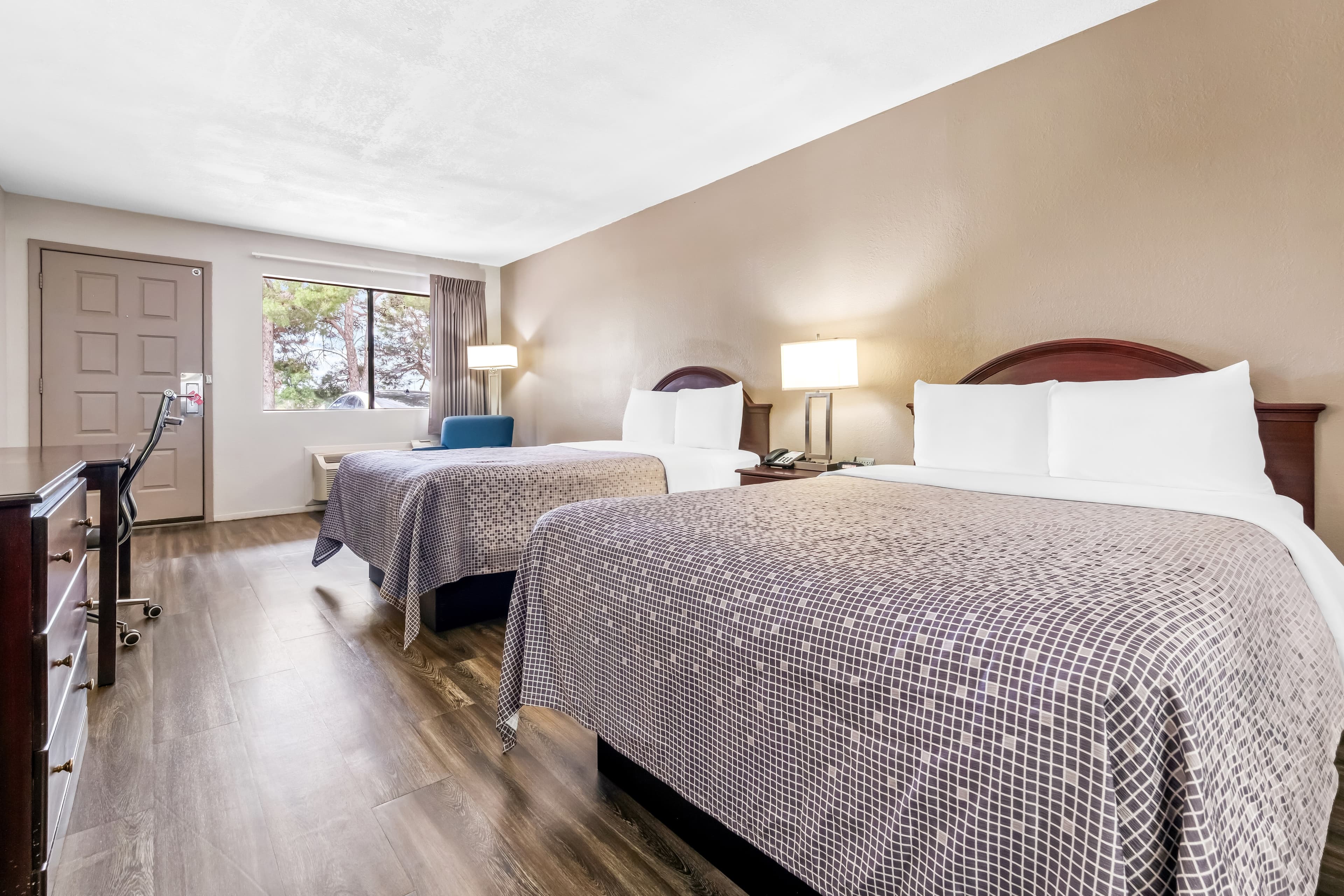 Econo Lodge Childress — 17